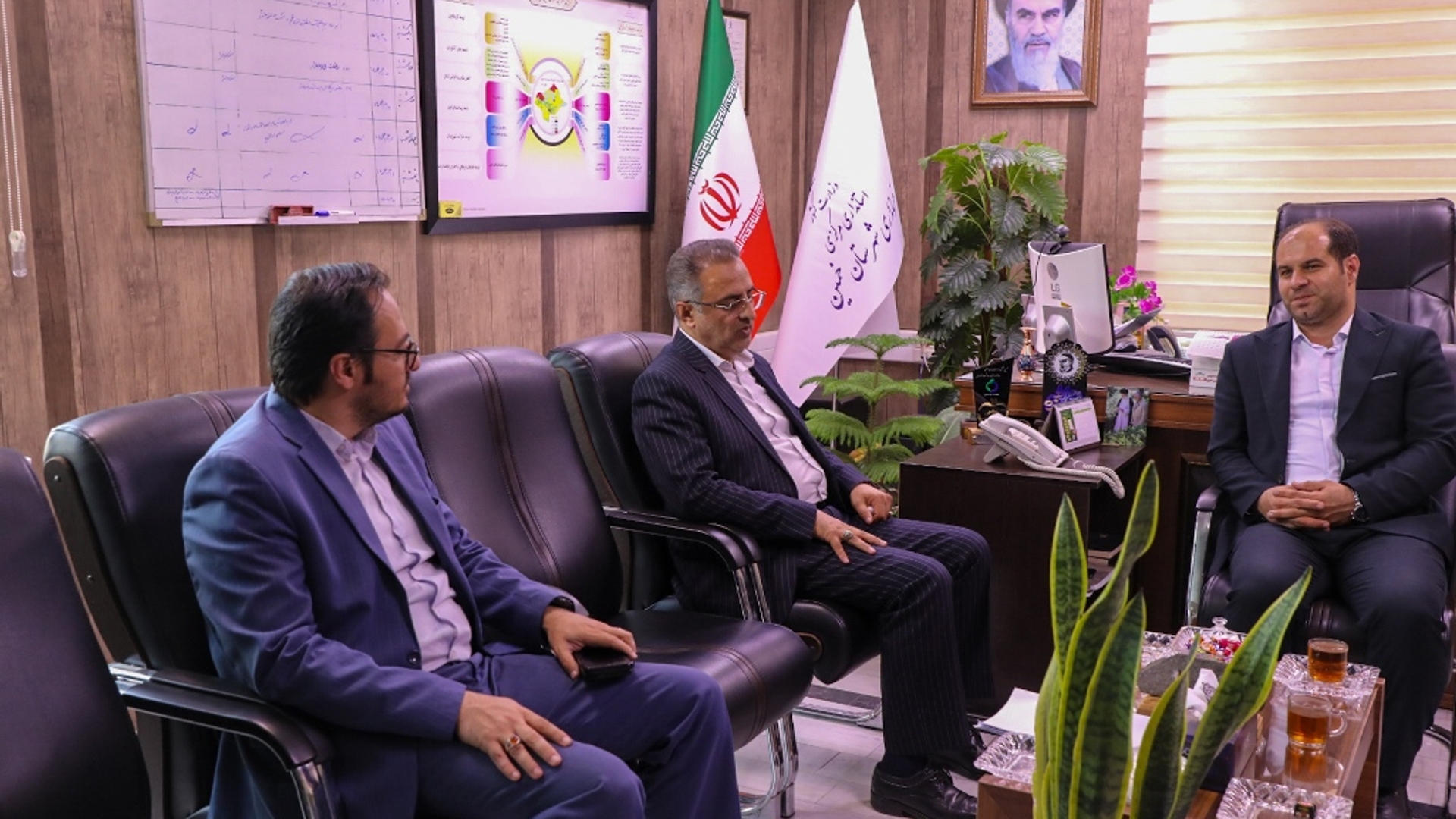 نشست سرپرست اداره کل تعاون ، کار و رفاه اجتماعی استان با فرماندار شهرستان خمین برگزار شد