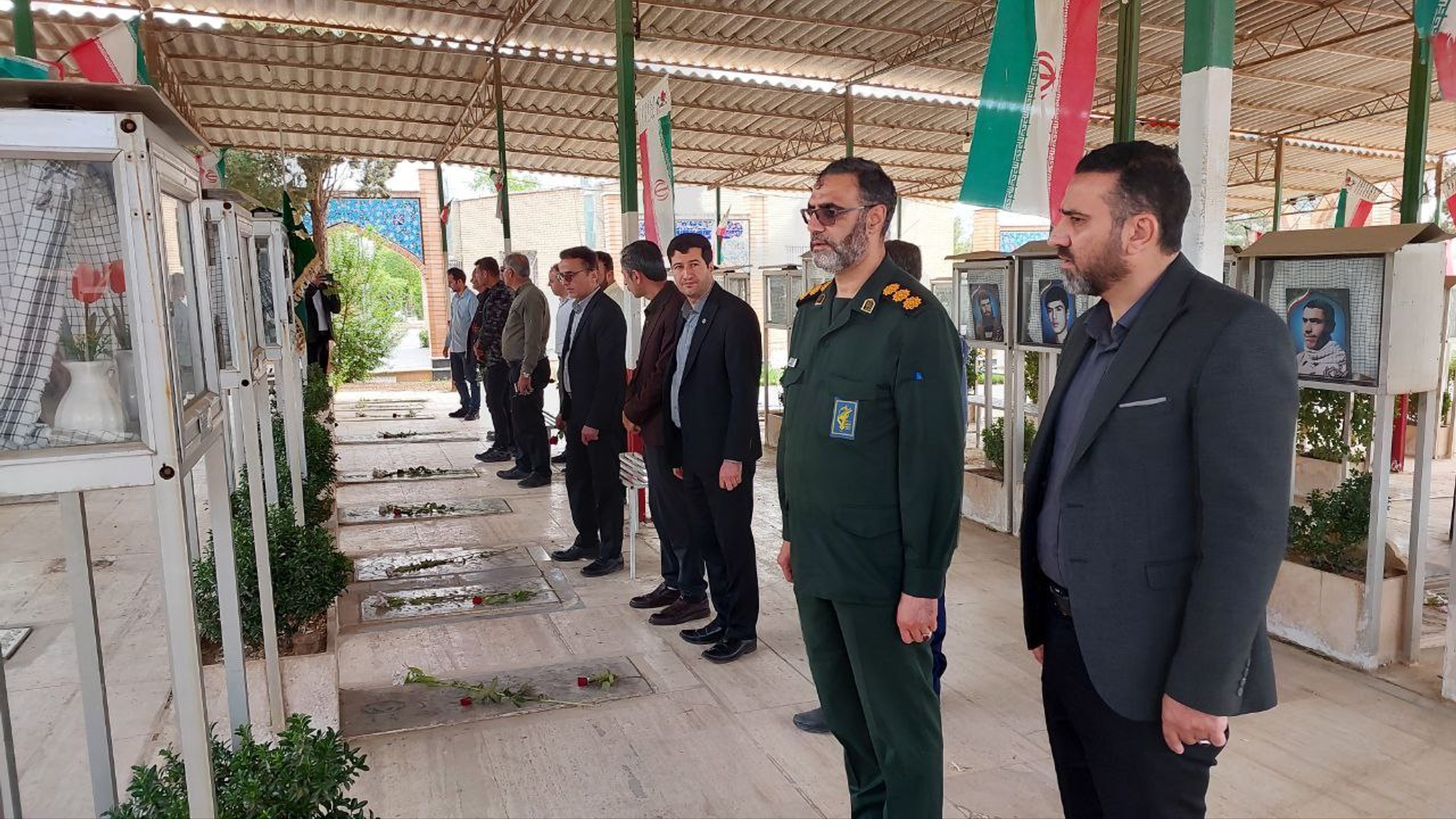 گلباران قبور مطهر شهدای شهر محلات
