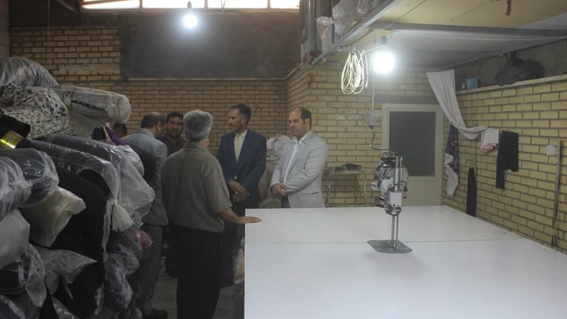 فرماندار و نماینده مردم خمین در مجلس از تعداد یک واحد تولیدی در خمین بازدید کردند