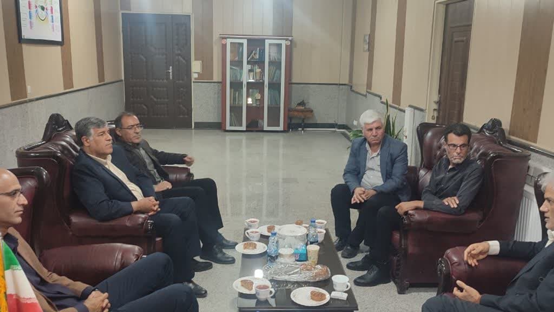 دیدار جمعی از اعضای ستاد دکتر پزشکیان با سرپرست فرمانداری زرندیه