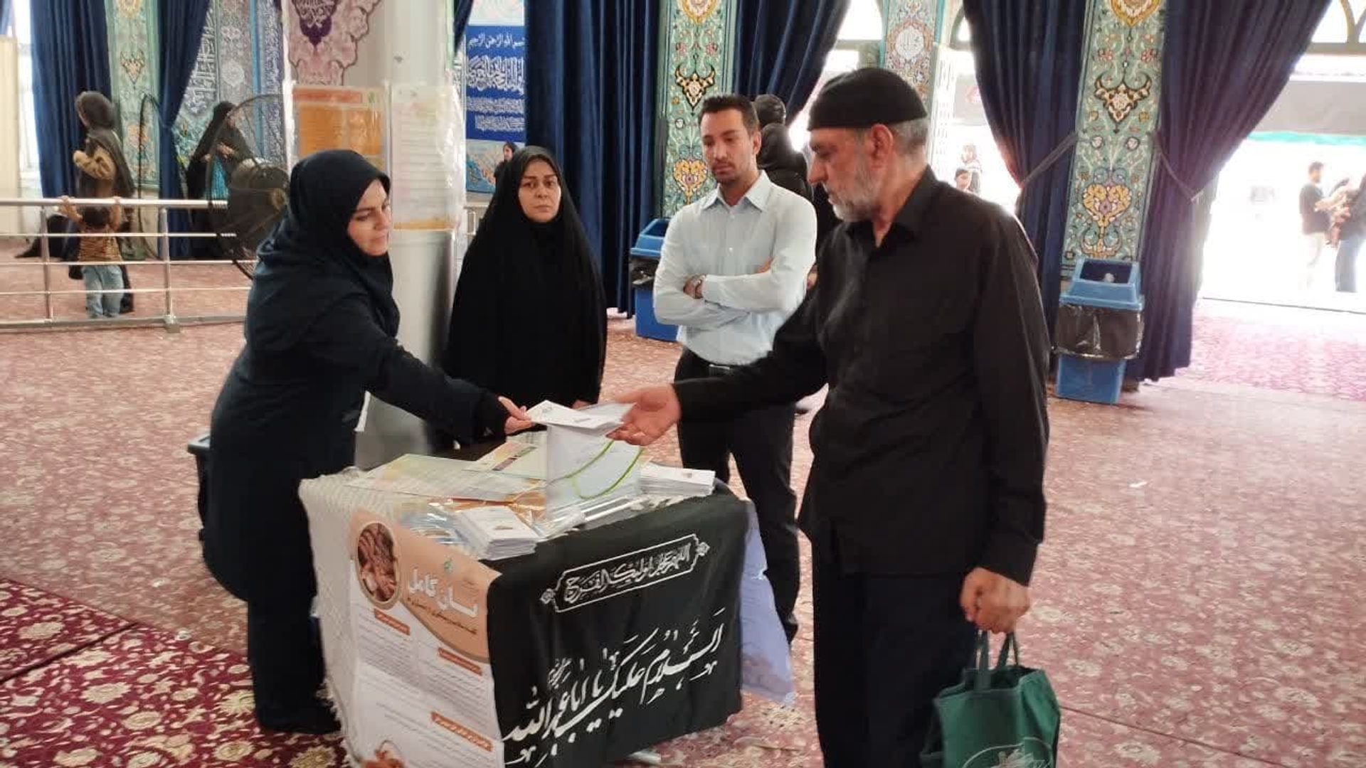 برپایی میز خدمت سلامت در حاشیه نماز جمعه در سراسر استان به مناسبت هفته مبارزه با قاچاق کالا و ارز