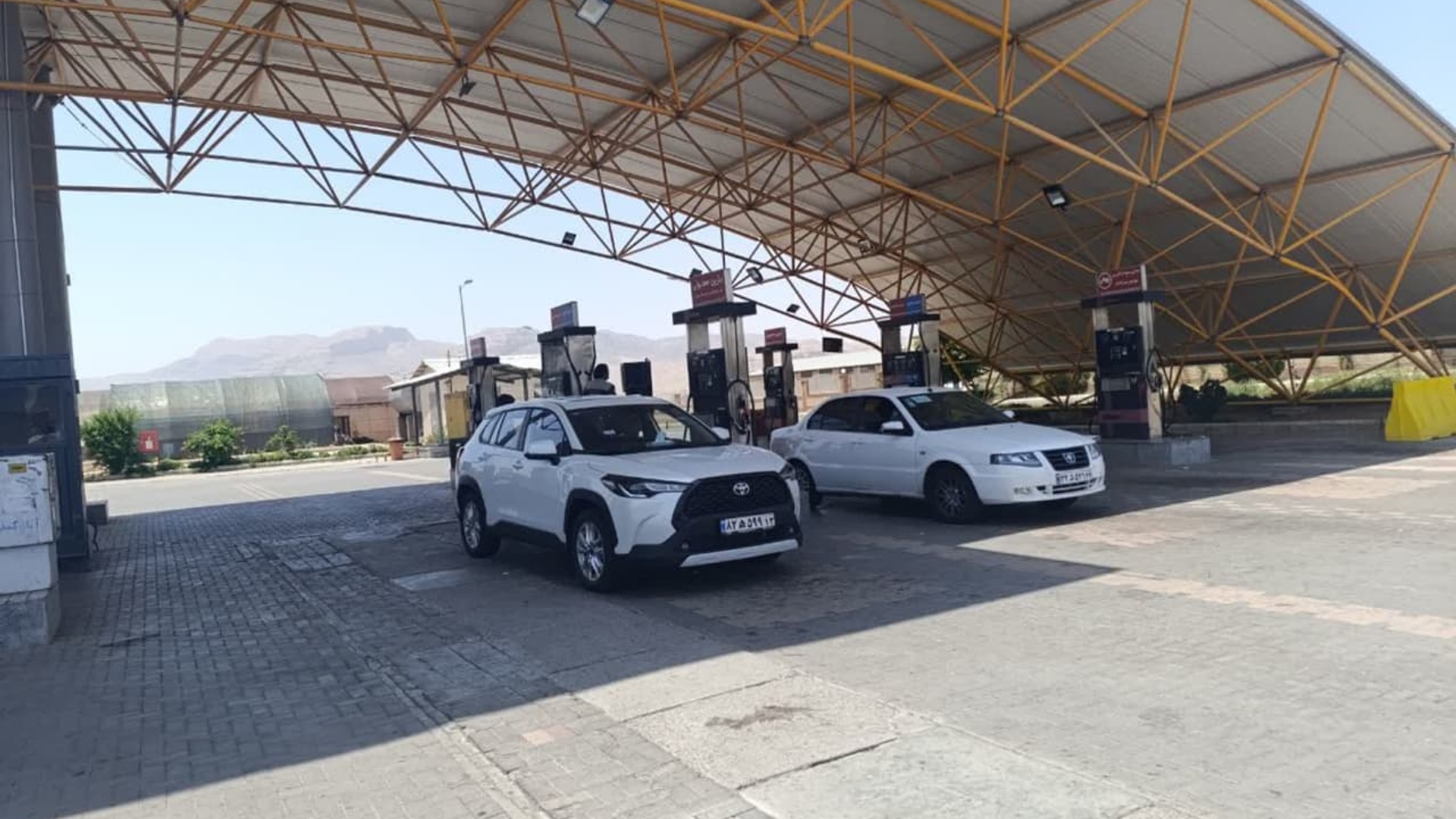 بازدیدسرزده از جایگاه های سوخت در شهر دلیجان
روز شنبه مورخ1404/03/24
سرپرست فرمانداری شهرستان دلیجان درپی برخی از شایعات بوجود آمده توسط عاملان فتنه مبنی بر شلوغی وکمبود بنزین از جایگاه های سوخت بنزین درسطح شهرستان بازدید وبا مدیران پمپ بنزین های شهرستان گفتگو کردند 
خوشبختانه هیچ مشکل خاصی وجود نداشته و طبق روال قبل جایگاه‌ها بدونه ازدحام وکمبود بنزین به کار خود ادامه میدهند

روابط‌عمومی فرمانداری شهرستان دلیجان