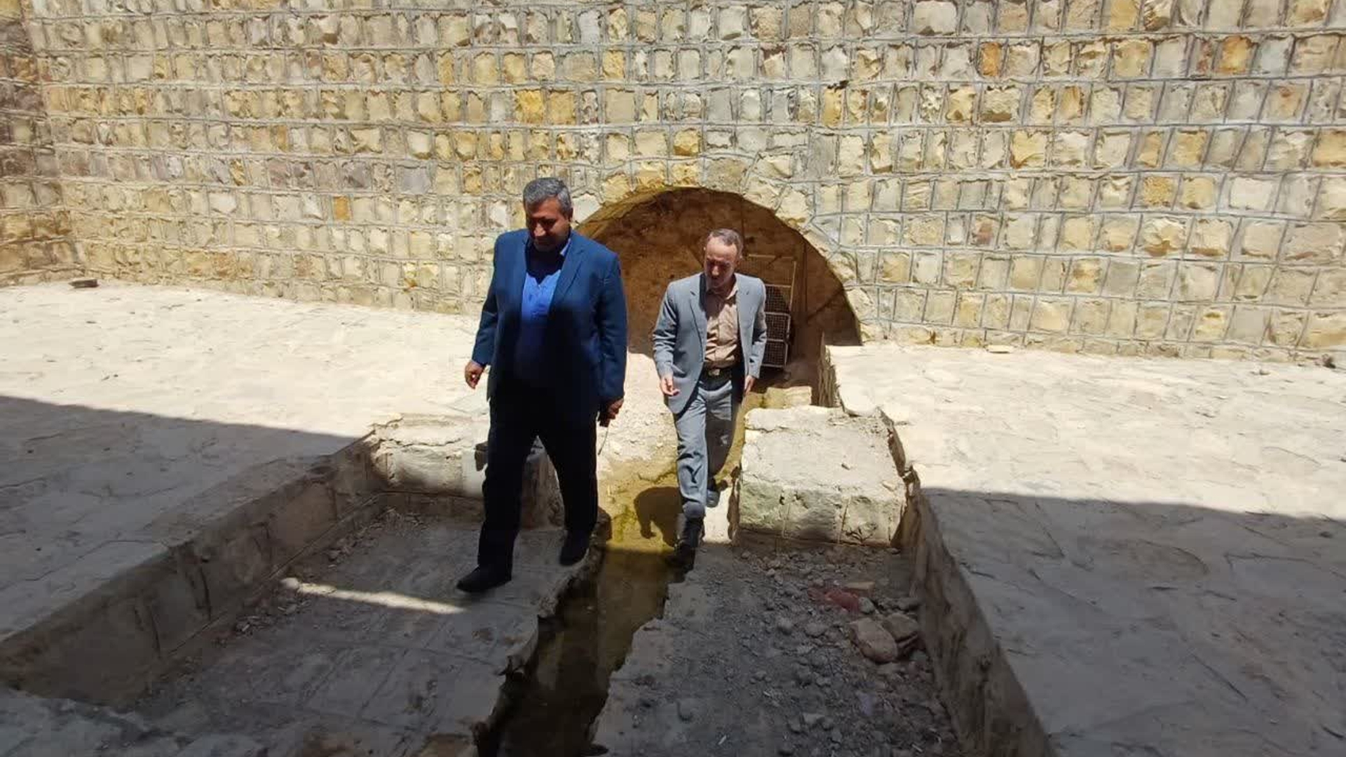 🔻 بازدید فرماندار شهرستان کمیجان از قنات تاریخی حسن‌آباد و بررسی ظرفیت‌های گردشگری منطقه