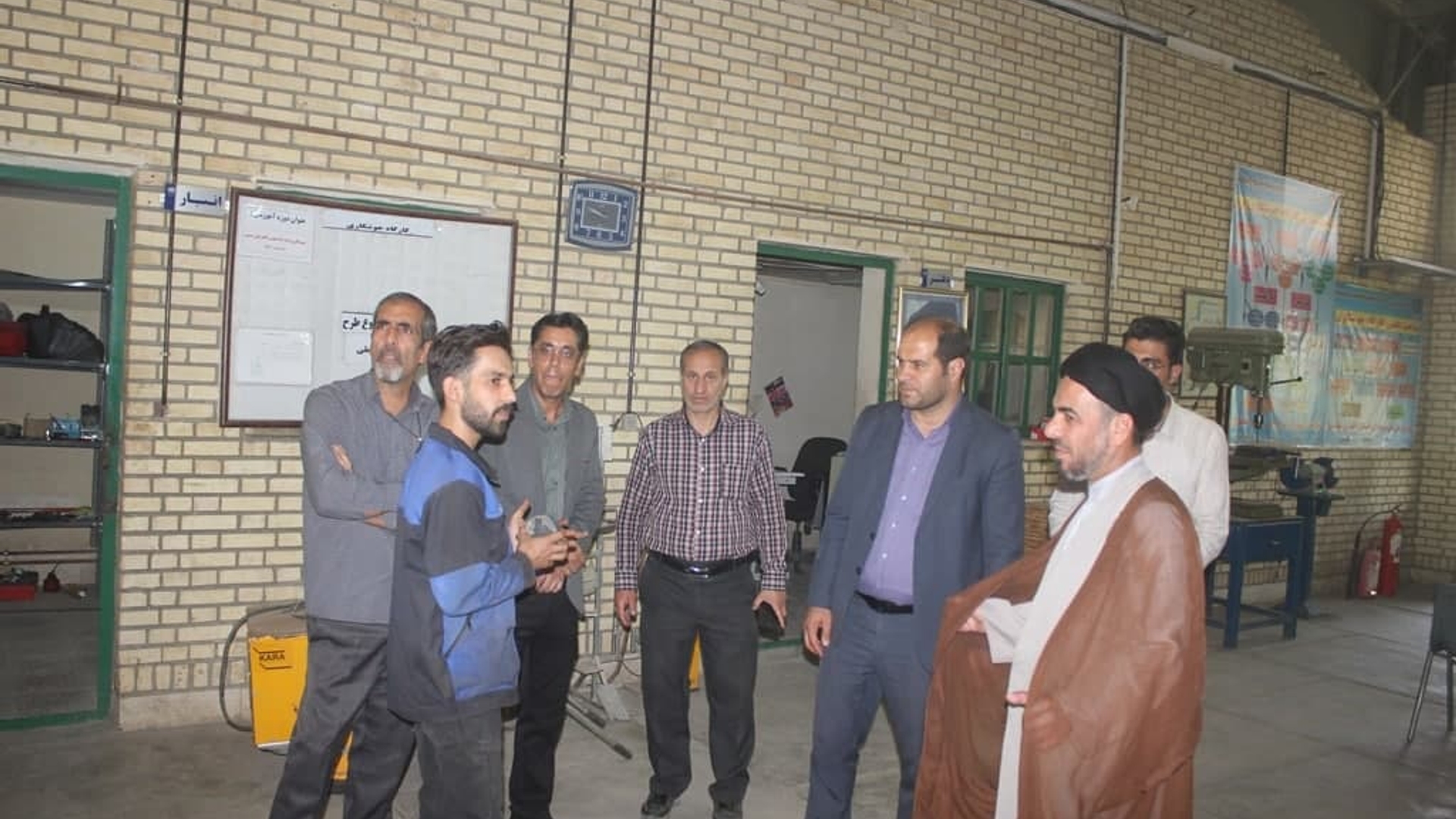 فرماندار و امام جمعه خمین از مرکز آموزش فنی و حرفه ای برادران خمین بازدید کردند
