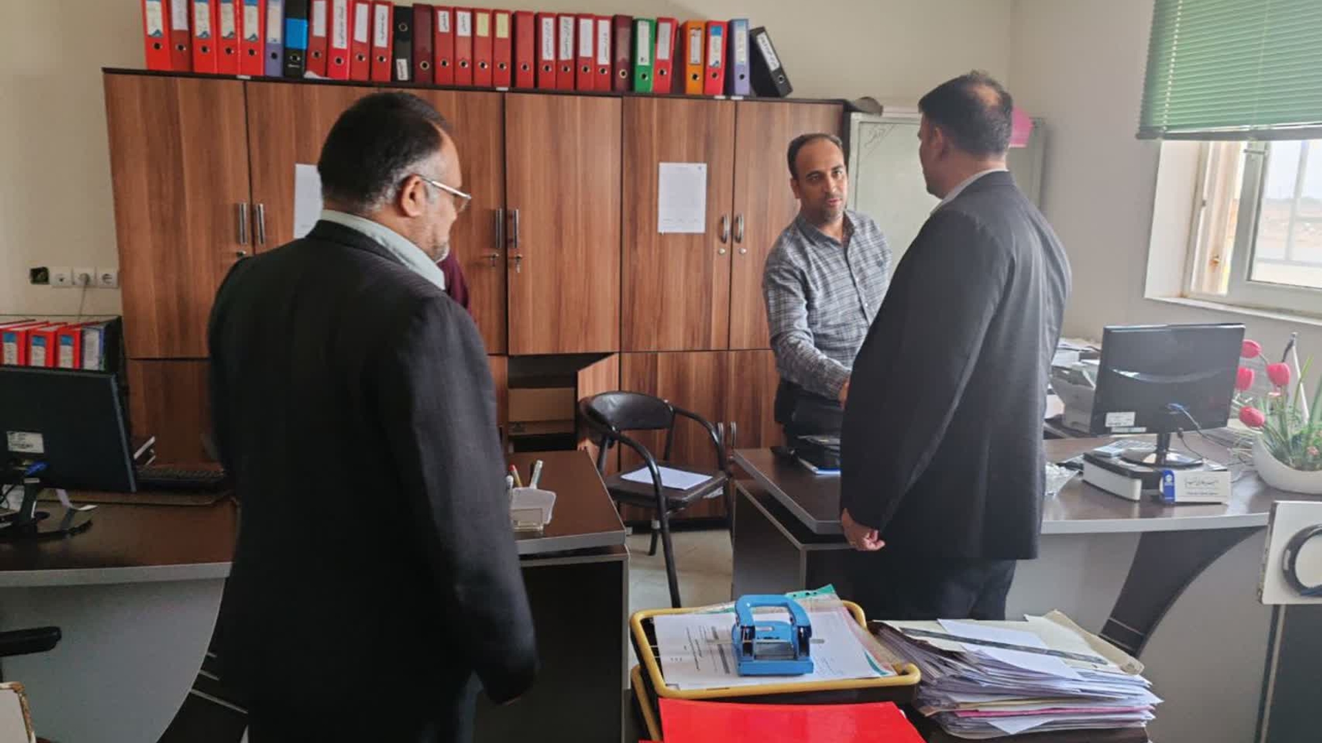 🔻 بازدید معاون هماهنگی امور مجتمع‌های اداری فرمانداری شهرستان کمیجان از ادارات مستقر در مجتمع اداری