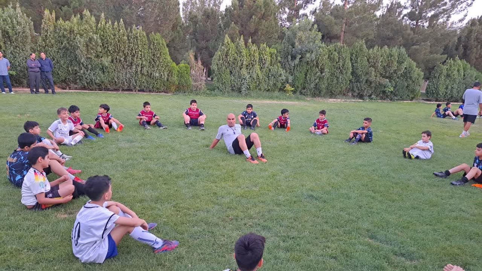 شروع دوره آموزشی فوتبال فرزندان همکاران