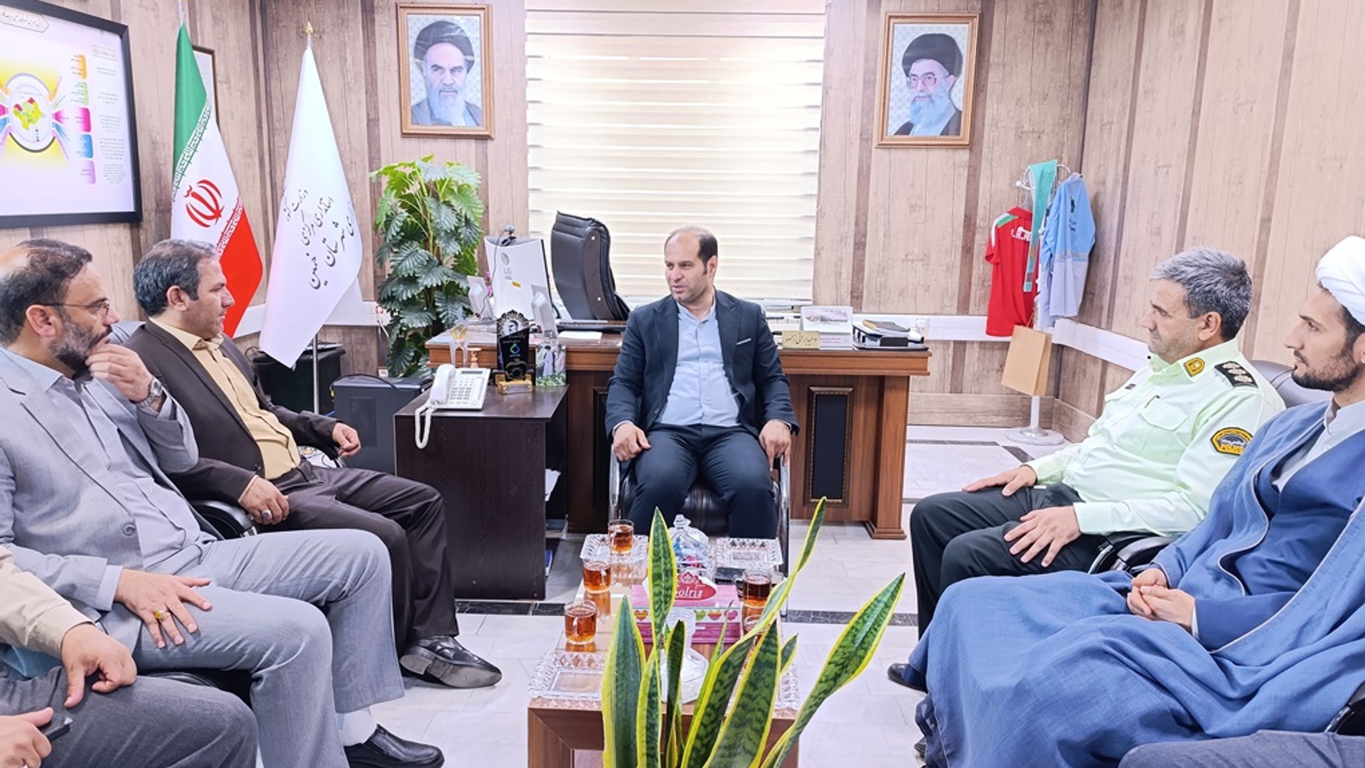 رئیس دادگستری ، دادستان عمومی و انقلاب و فرمانده انتظامی شهرستان با فرماندار خمین دیدار کردند