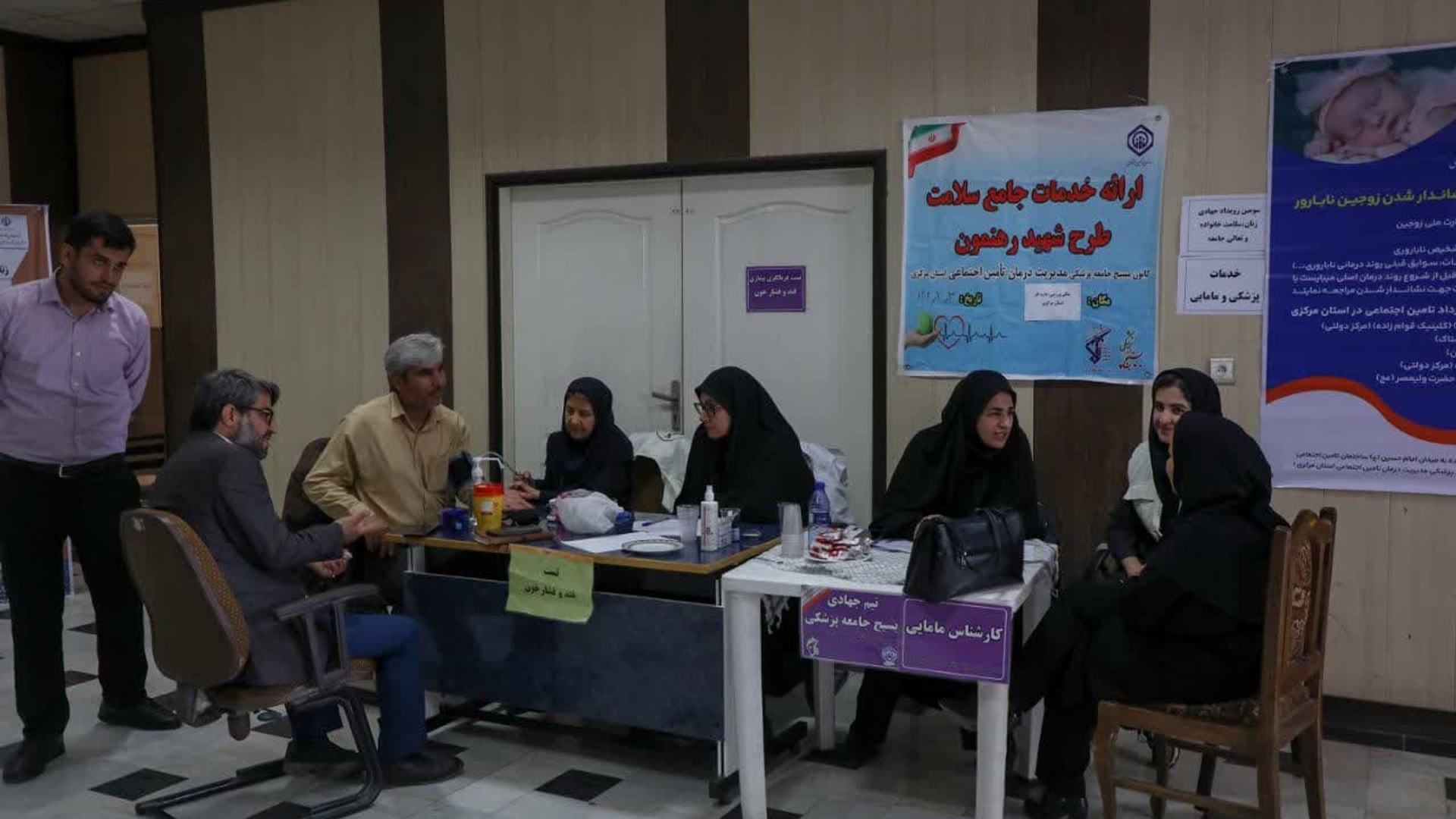 آغاز سومین رویداد جهادی «زنان، سلامت خانواده و تعالی جامعه» در اراک

همزمان با هفته دولت و در راستای شعار «۱۲ ماه تلاش، ۱۲ روز دفاع»، سومین رویداد جهادی با محوریت «زنان، سلامت خانواده و تعالی جامعه» از روز دوشنبه ۳ شهریور ۱۴۰۴ در مجموعه ورزشی فرهنگی کارگران اراک آغاز شد.

این رویداد در نخستین روز خود همزمان با برگزاری میز ارتباطات مردمی، با حضور مسئولین اداره‌کل تعاون، کار و رفاه اجتماعی استان مرکزی و دستگاه‌های تابعه وزارت مردم برگزار شد و با استقبال گسترده شهروندان همراه بود.