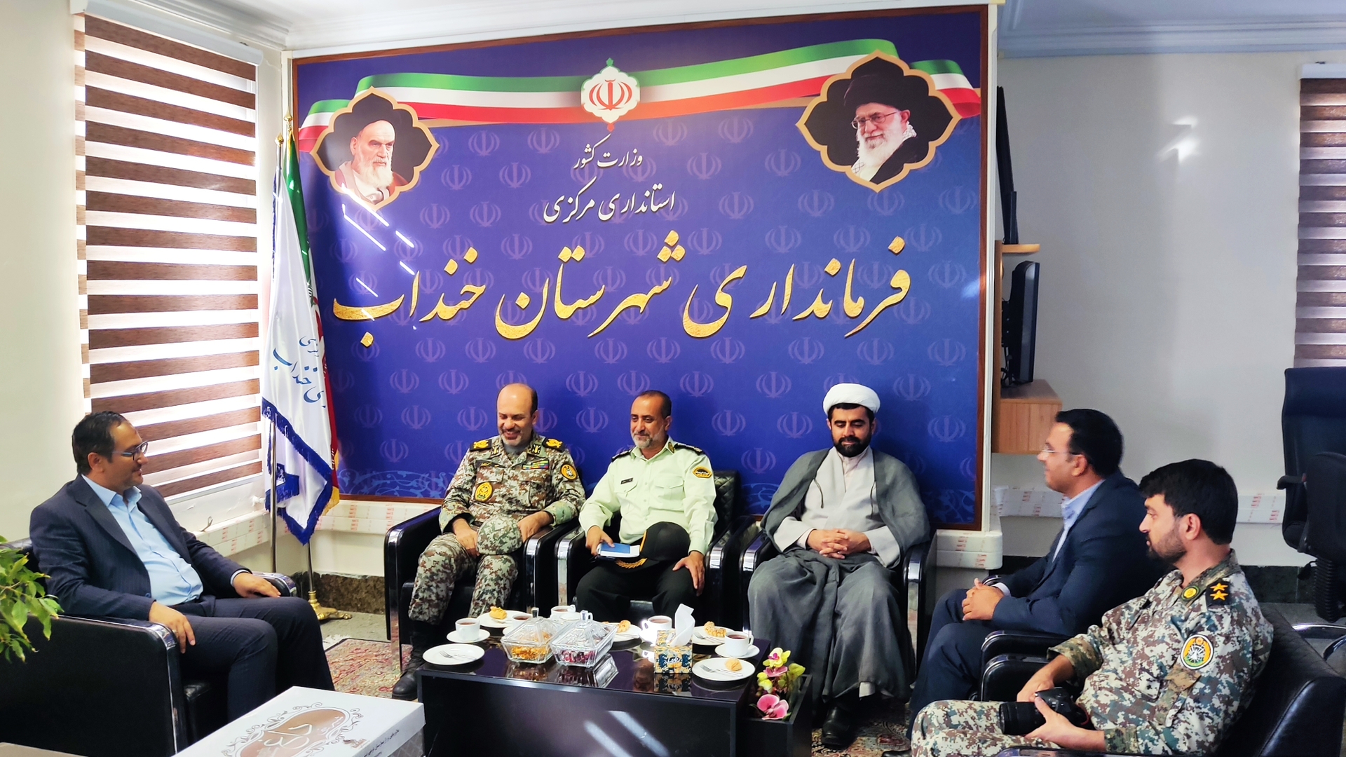 🔘 دیدار فرمانده ارشد ارتش و فرمانده انتظامی شهرستان با فرماندار خنداب به مناسبت هفته دولت