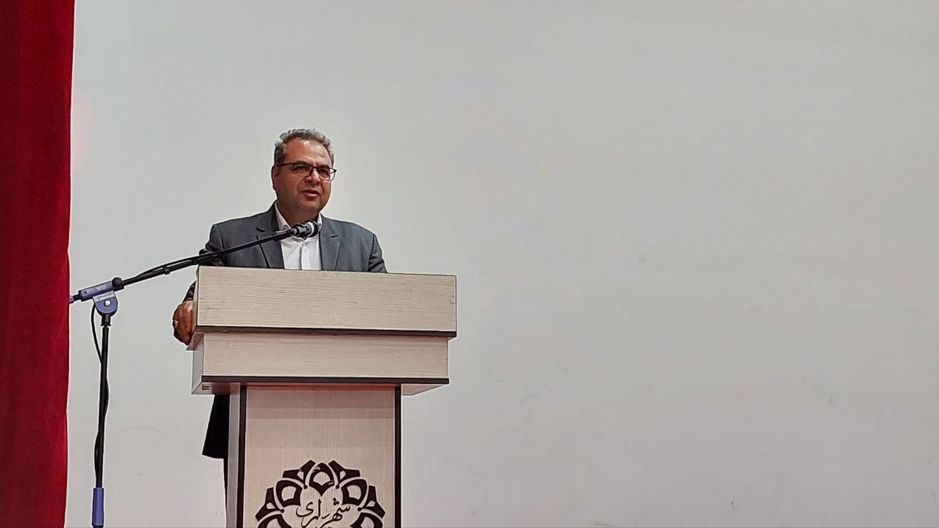 بررسی مشکلات شهرک اصناف محلات در جلسه مشترک با مسئولان و کسبه