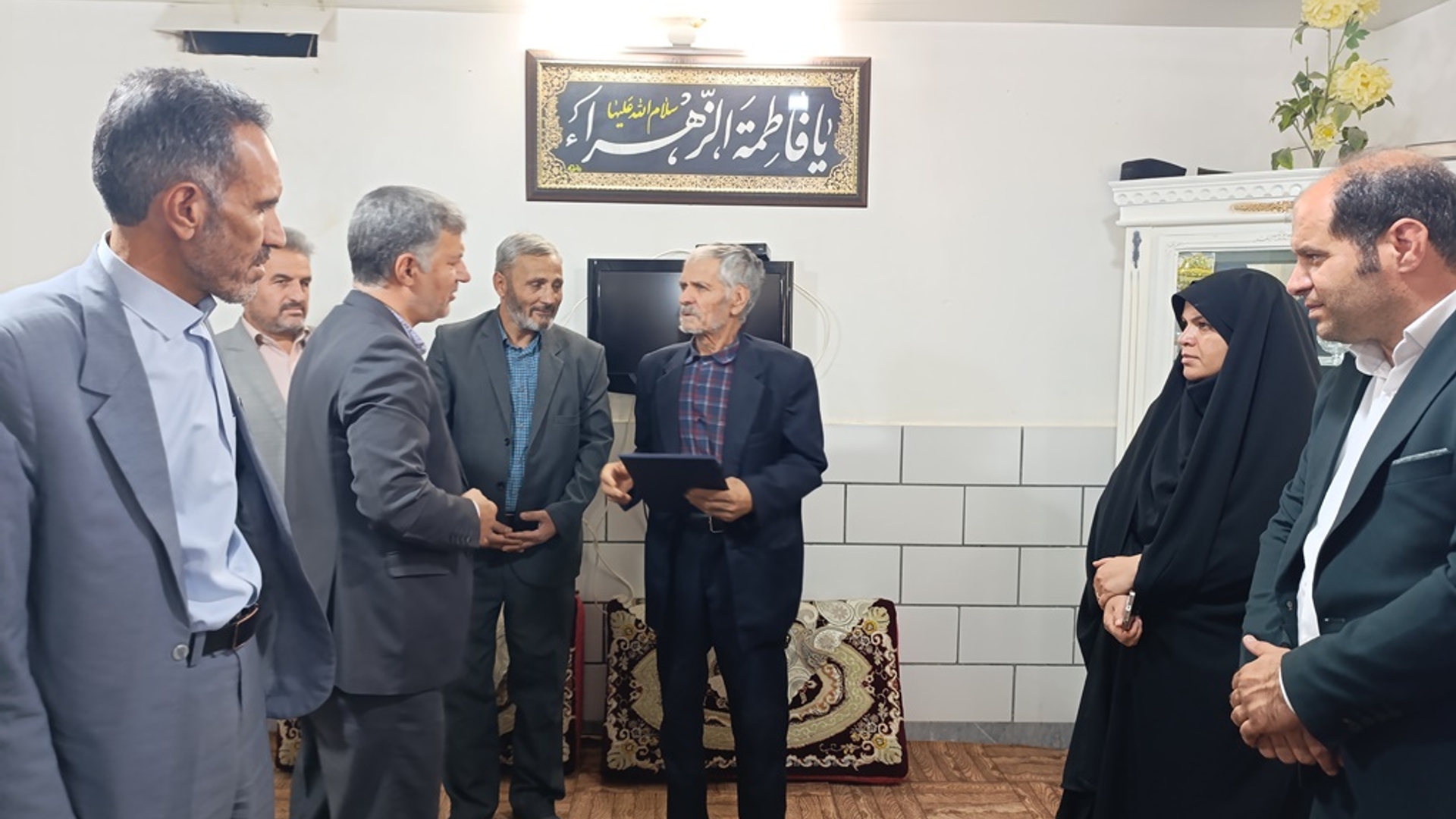 معاون سیاسی ، امنیتی و اجتماعی استاندار با خانواده شهید مصطفی فریدونی در روستای سوک قزقان دیدار کرد