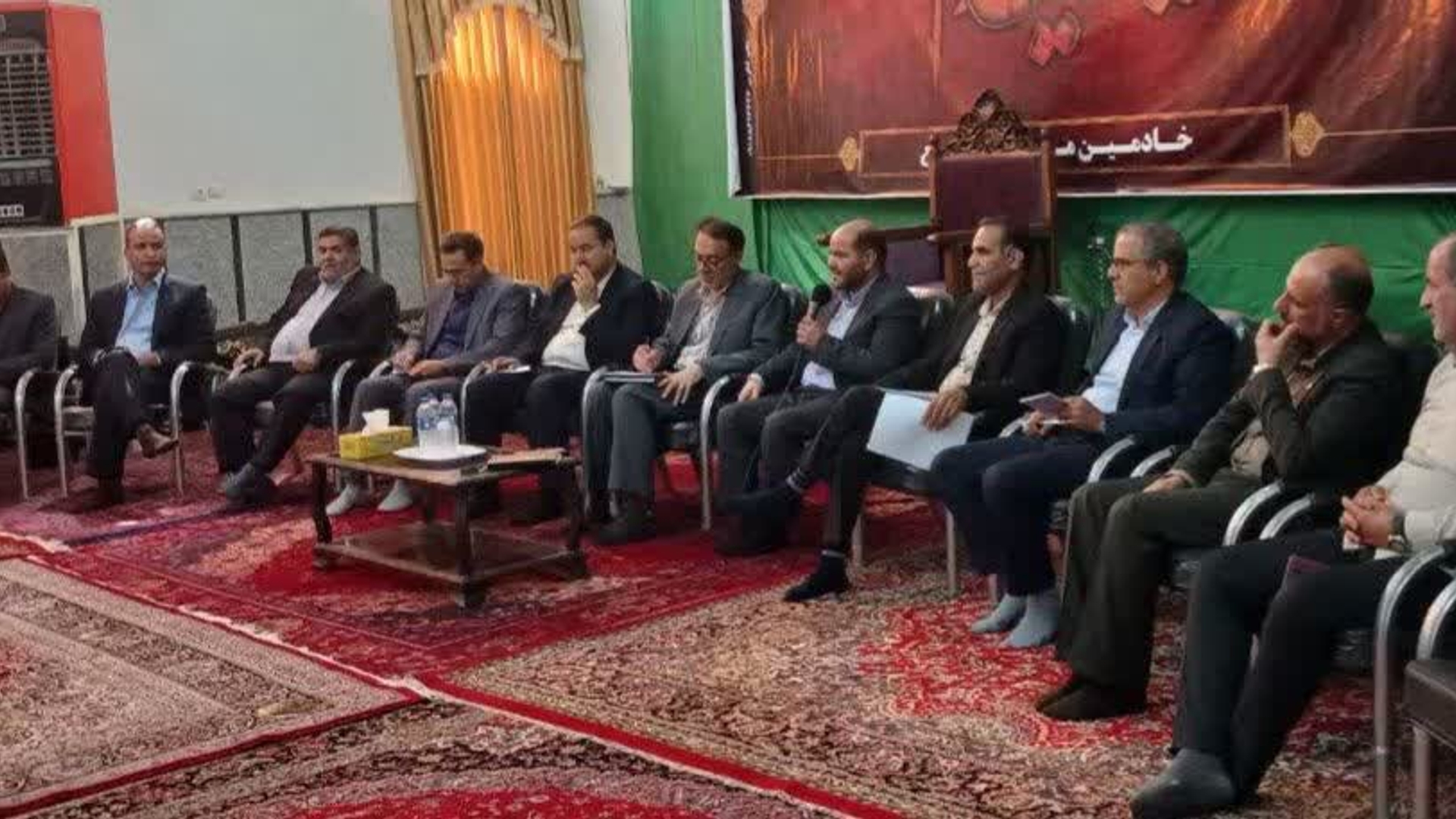 بررسی مسائل و مشکلات تعدادی از روستاهای بخش مرکزی اراک با حضور فرماندار شهرستان اراک ونماینده مجلس