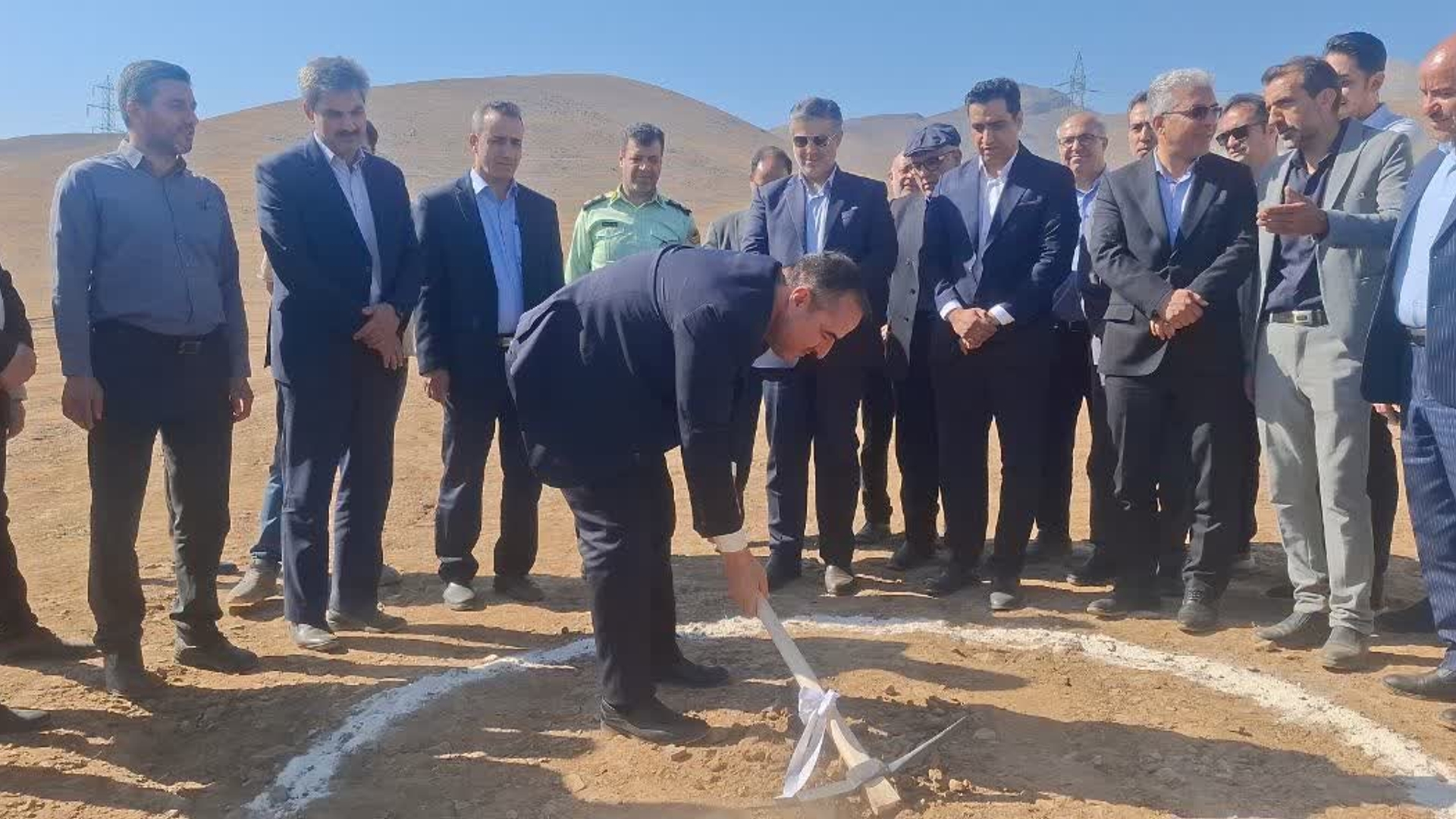💠 آیین کلنگ‌زنی نیروگاه خورشیدی "خضرا" با حضور استاندار مرکزی .و فرماندار شهرستان اراک