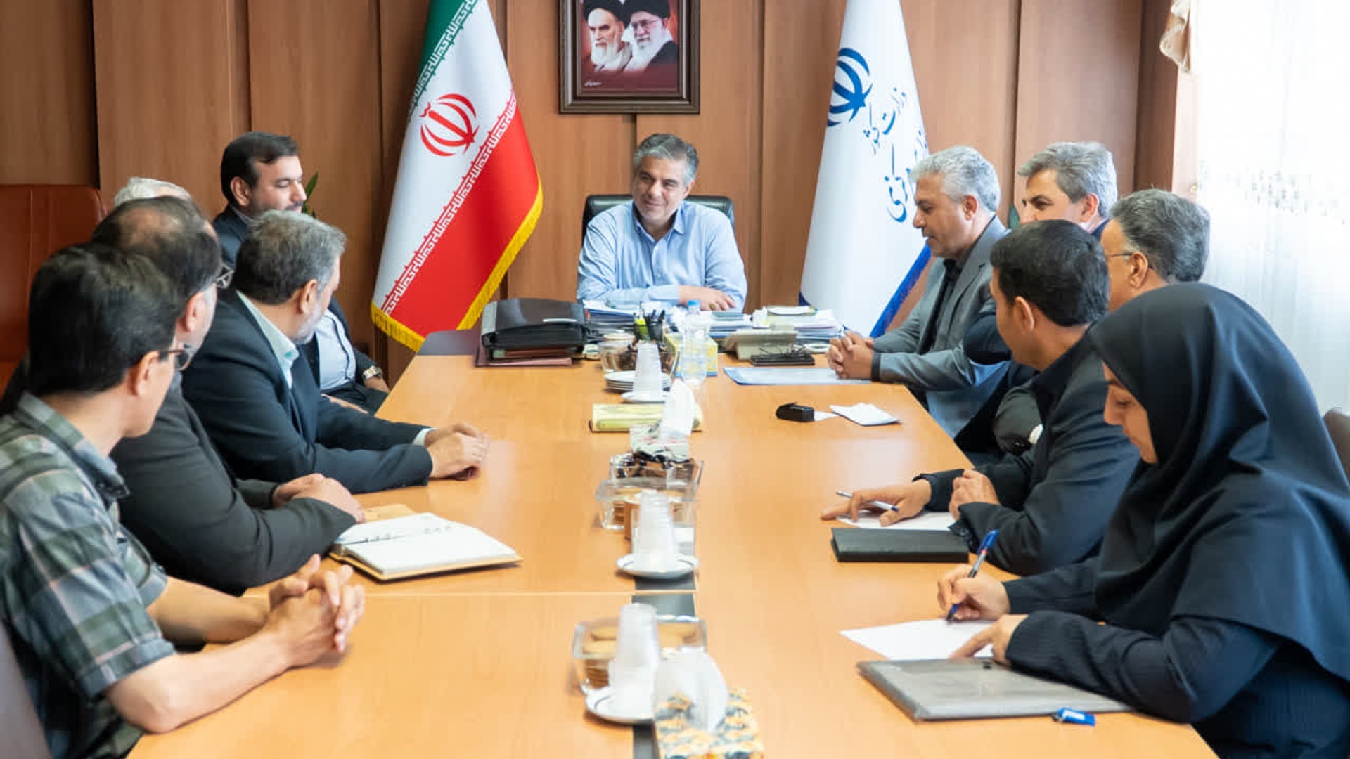 دیدار سرمایه‌گذاران احداث نیروگاه خورشیدی با استاندار مرکزی