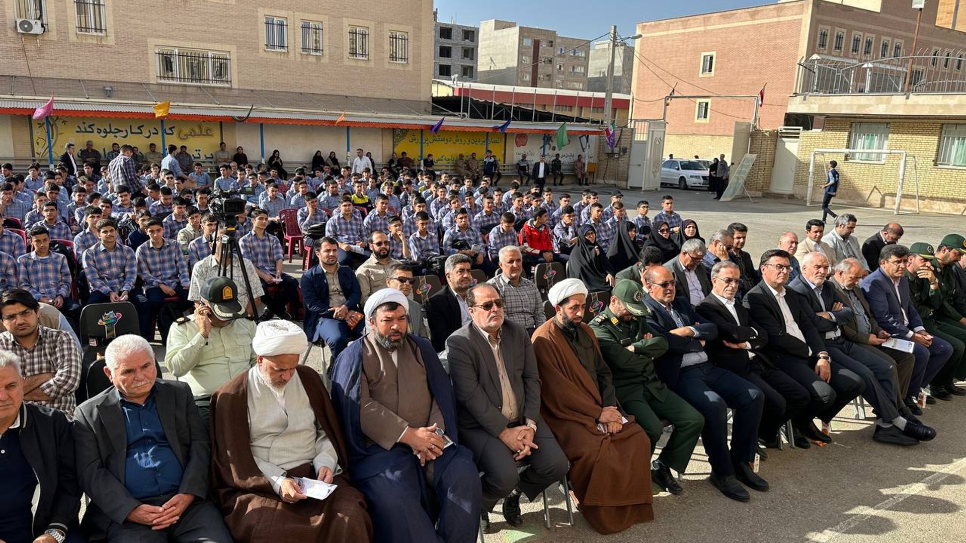 نواخته شدن زنگ مهر و مقاومت در هنرستان پروفسور حسابی ساوه