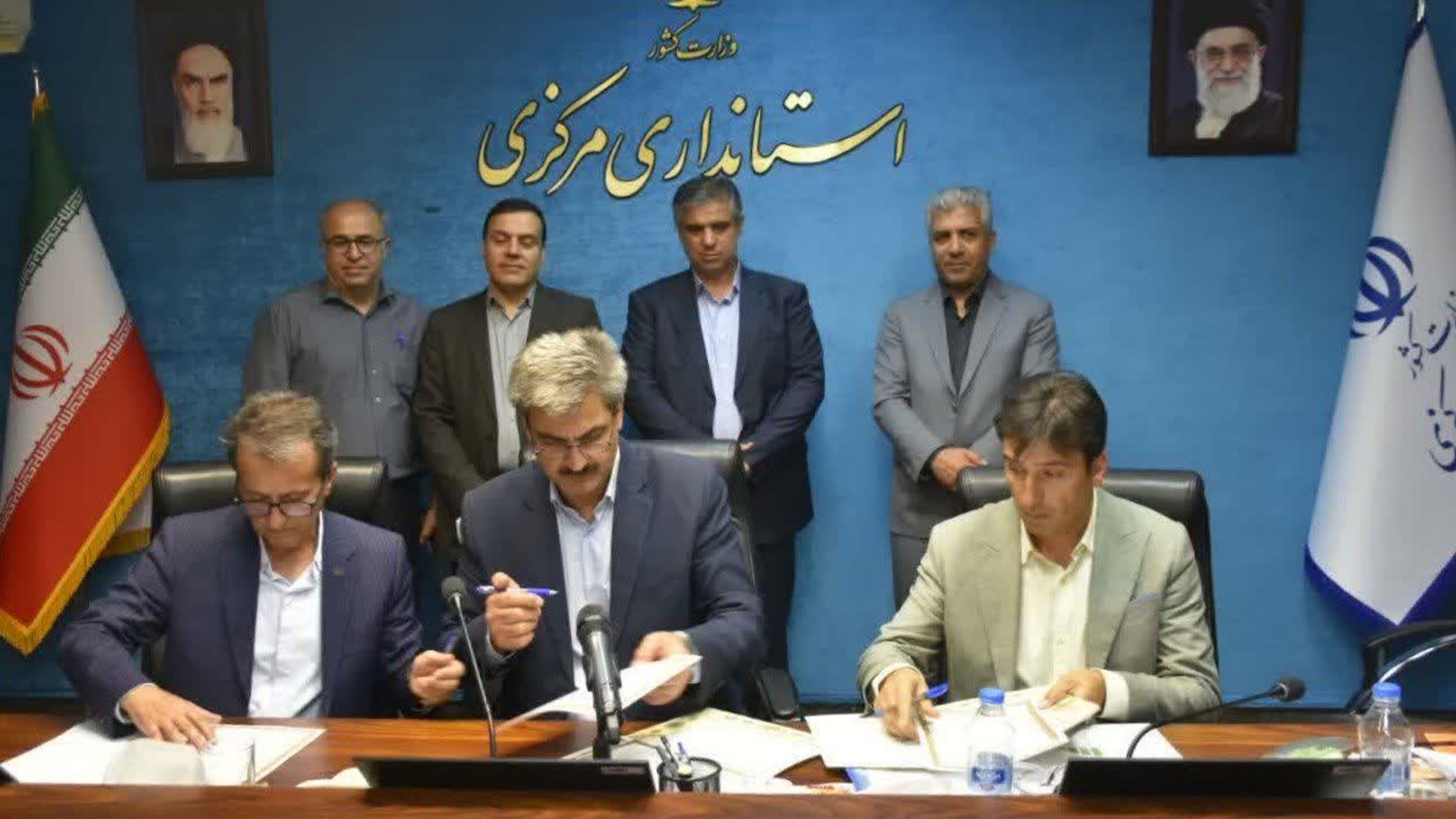 تفاهم‌نامه توسعه نیروگاه‌های خورشیدی بامی در اراک امضا شد