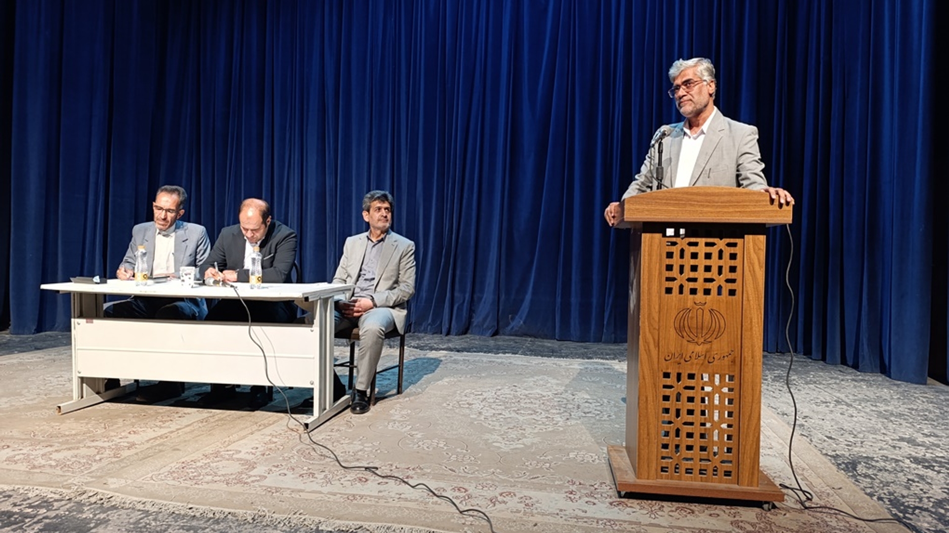 اجلاسیه اصحاب فرهنگ ، هنر ، رسانه و فعالان قرآنی خمین برگزار شد