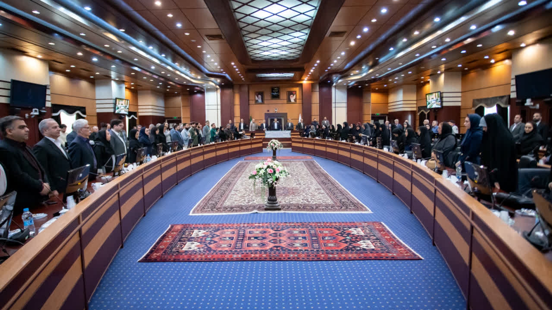 برگزاری نشست هم اندیشی تشکل های مردم نهاد استان با جناب آقای دکتر آهی مشاور محترم رییس جمهور در امور تشکل‌ها و احزاب