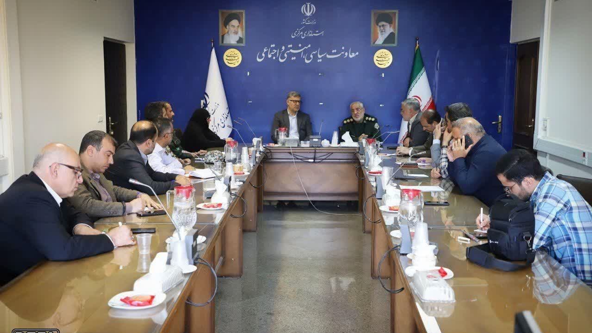 جلسه هماهنگی برگزاری ششمین آیین تجلیل از پیشکسوتان جهاد و مقاومت و فعالین حوزه ایثار و شهادت استان مرکزی
با حضورقمری معاون سیاسی، امنیتی و اجتماعی استاندار مرکزی، ربیعی مدیرکل بنیاد شهید و امور ایثارگران استان مرکزی، سرهنگ کریمی مدیرکل حفظ آثار و نشر ارزش‌های دفاع مقدس و مقاومت، مفتح زاده مدیرکل دفتر امور بانوان و خانواده استانداری و جمعی از مسئولین و فرماندهان نظامی برگزار شد.

چهارشنبه ۷مهر۱۴۰۴