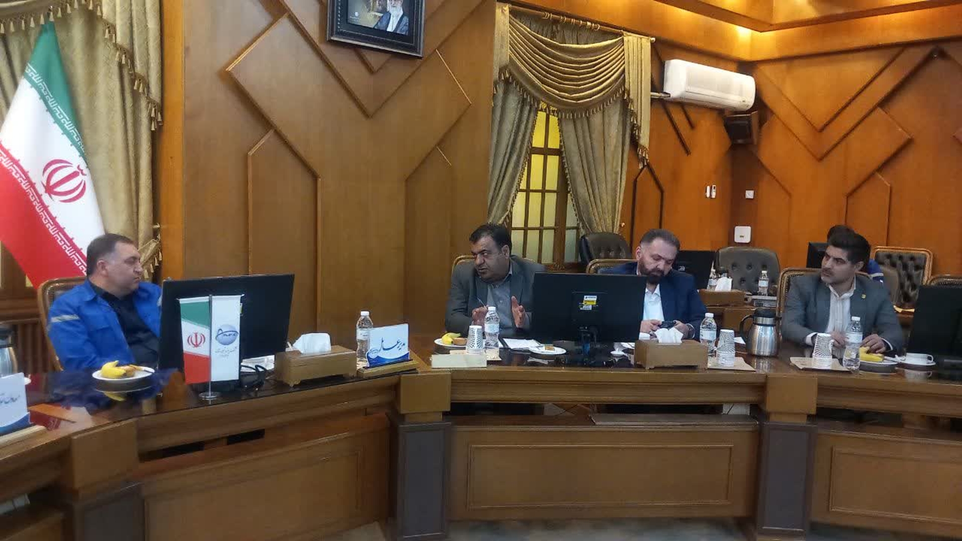 بازدید دبیر کمیسیون مبارزه با قاچاق کالا و ارز استان از واحد تولیدی پتروشیمی شازند