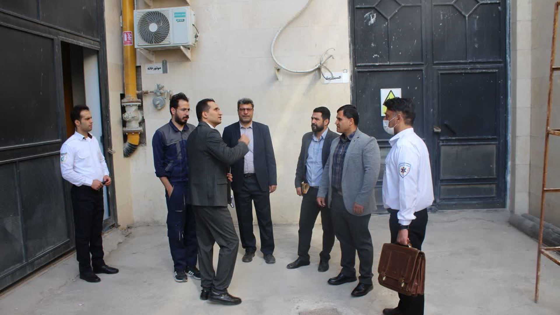 بازدید میدانی تیم قرارگاه پدافند کالبدی استان از مکان‌های امن بیمارستان امیرالمؤمنین(ع) اراک در راستای اجرای دستورالعمل شهید حسن شاطری