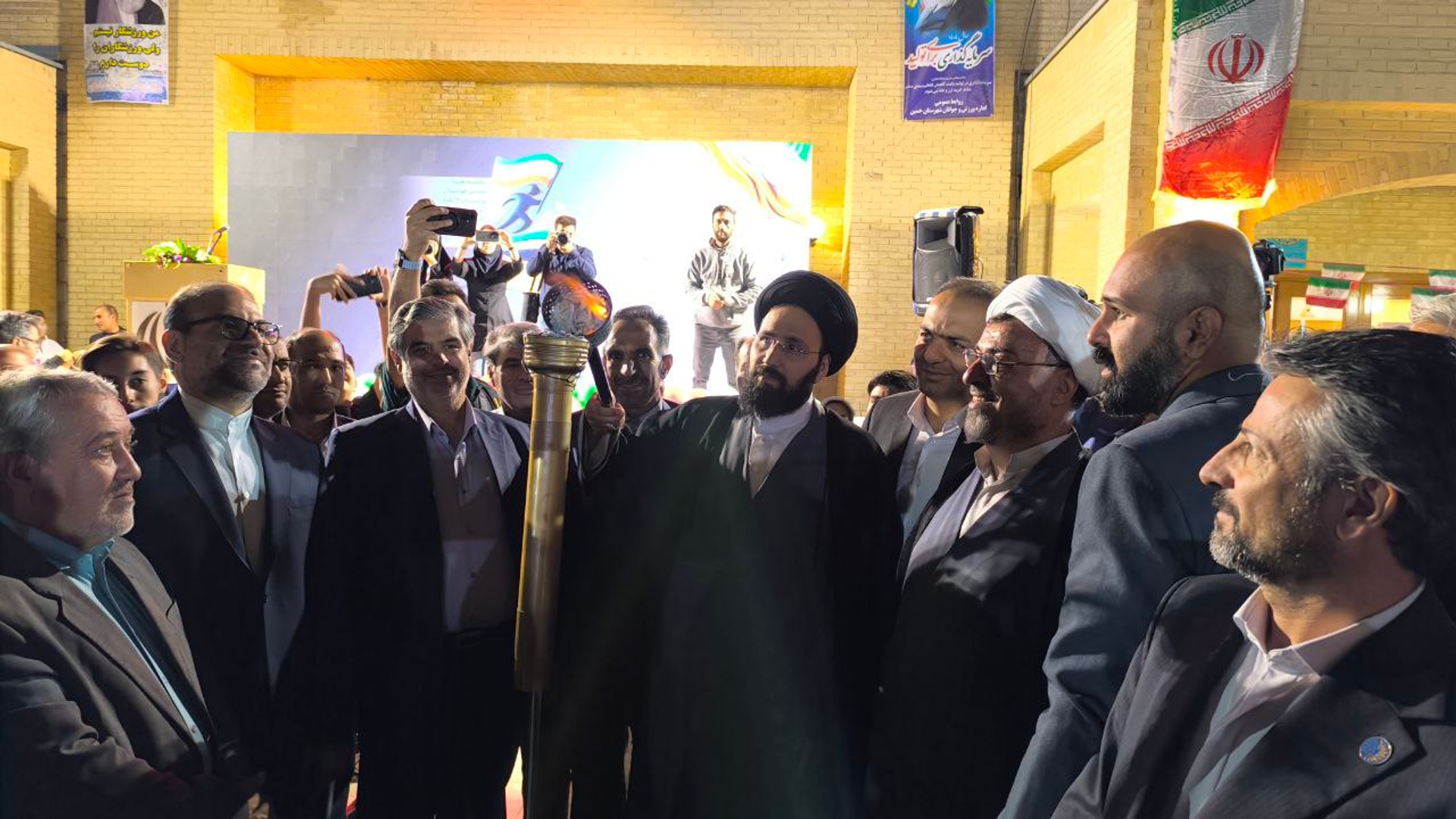 آیین افتتاحیه سومین دوره المپیاد ورزشی روستاییان و عشایر کشور "جام پرچم" در شهرستان خمین برگزار شد