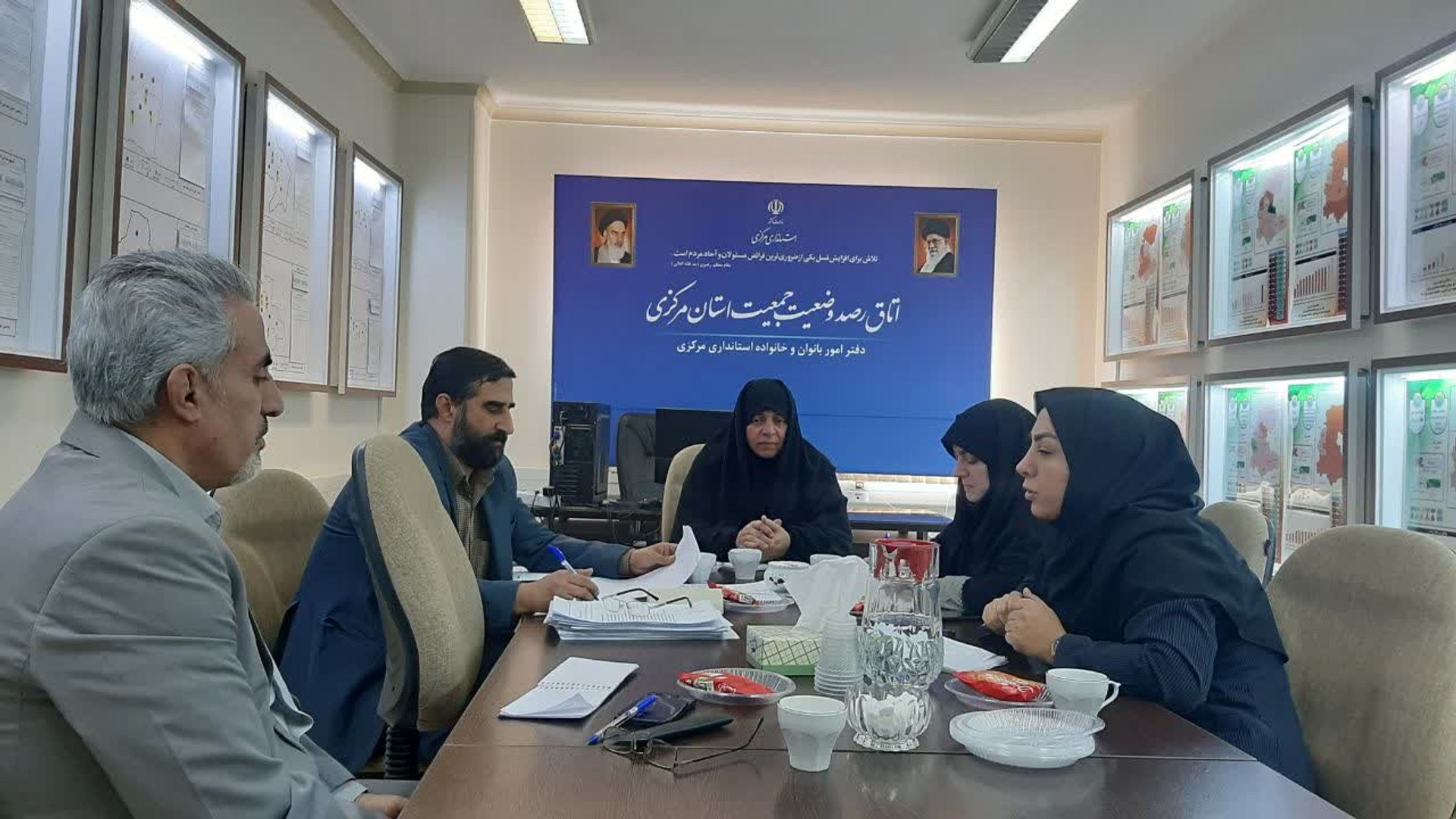 به ریاست مفتح زاده مدیر کل امور زنان وخانواده استانداری جلسه کمیته ارزیابی اجرای قانون حمایت از خانواده وجوانی جمعیت تشکیل شد.
متعاقب تأکید استانداراستان مرکزی ومصوبه ستاد حمایت از خانواده وجوانی جمعیت استان اولین جلسه کمیته ارزیابی وضعیت اجرای قانون جمعیت در دستگاههای اجرایی استان با حضور معاون بازرس کل استان ونماینده های دفاتر بازرسی و مدیریت عملکرد، اجتماعی وفرهنگی و اموربانوان وخانواده تشکیل شد.

چهارشنبه ۲۳ مهر۱۴۰۴
