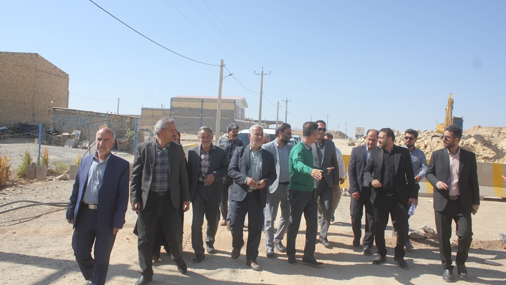 فرماندار و  برخی از مسئولان شهرستان از پروژه احداث شهرک صنوف مزاحم خمین بازدید کردند
