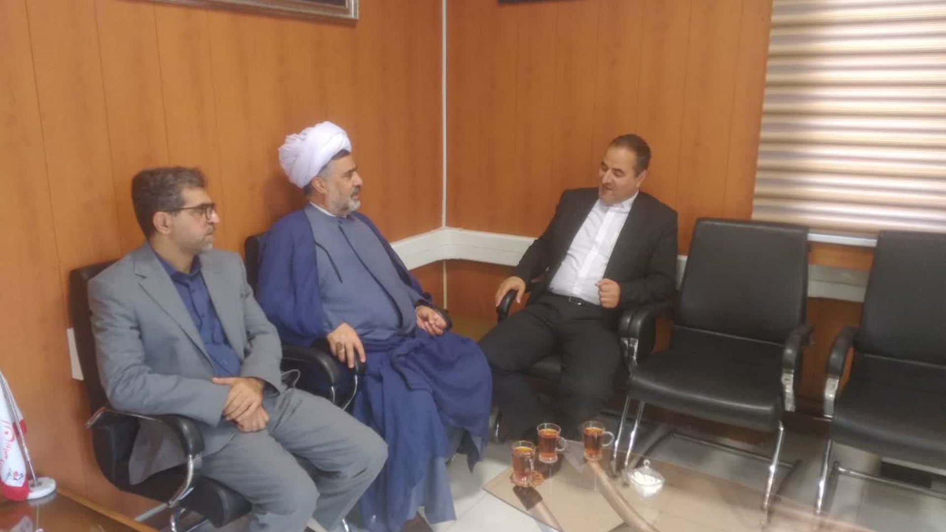 💠 دیدار تعدادی از فعالان قرآنی شهرستان اراک با فرماندار