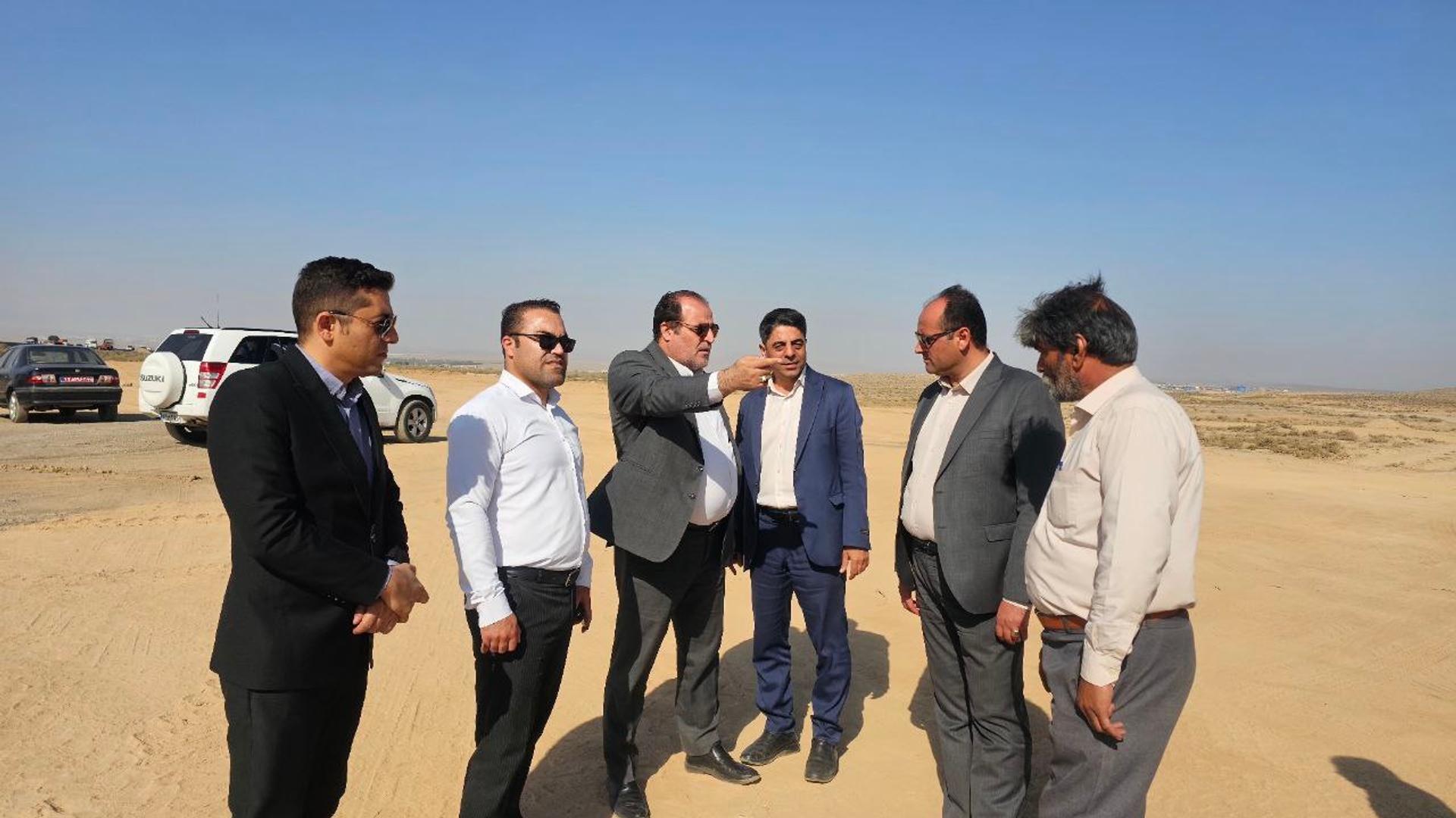 بازدید فرماندار ساوه از محل عرضه مستقیم محصولات کشاورزی در آزادراه ساوه – سلفچگان