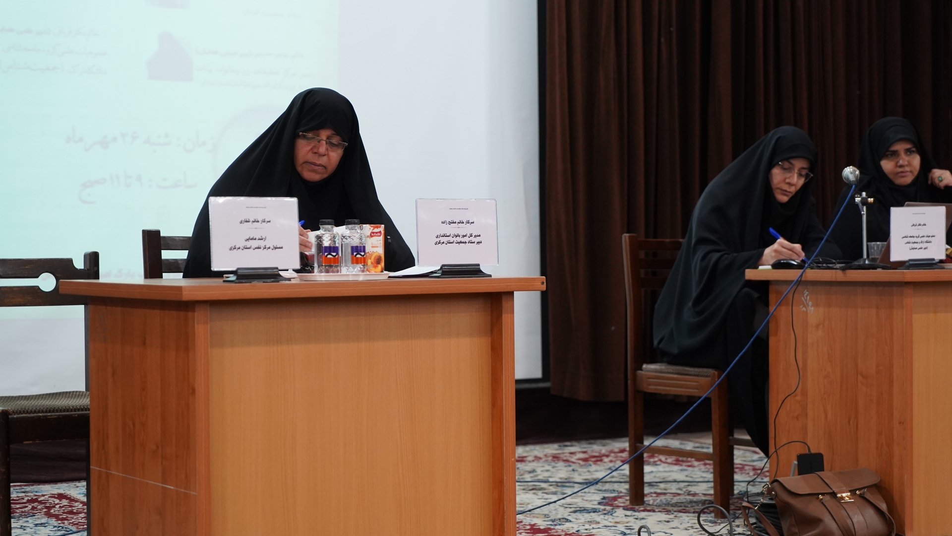 حضورمفتح زاده دراولین پیش نشست همایش علمی حکمرانی جمعیت وخانواده دراستان مرکزی