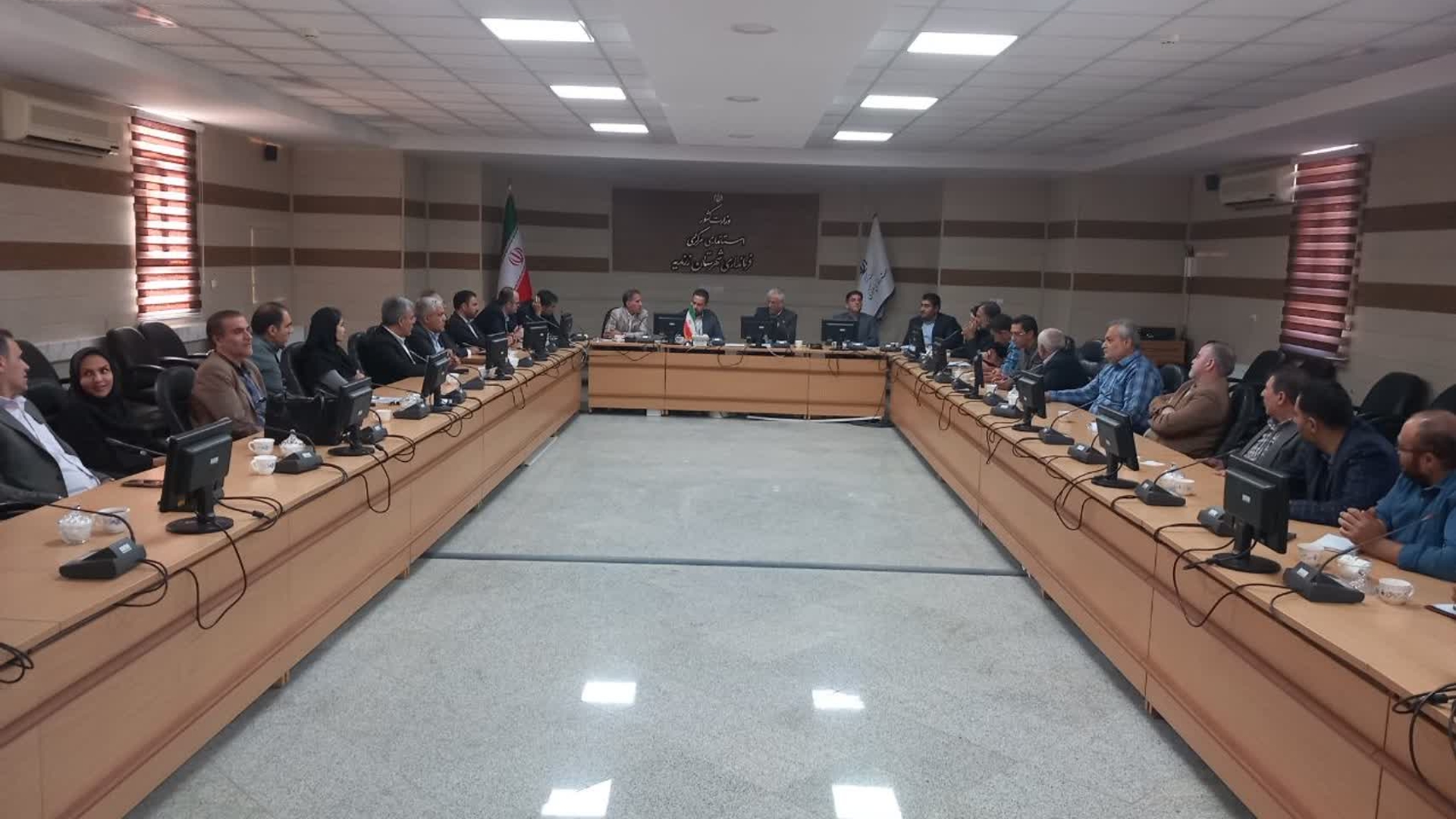 جلسه شورای مسکن کارگری شهرستان زرندیه به ریاست فرماندار برگزار شد