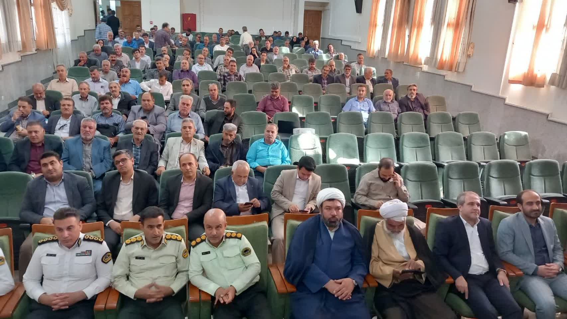 حضور مسئولان استانی و شهرستانی در همایش روز روستا و عشایر زرندیه