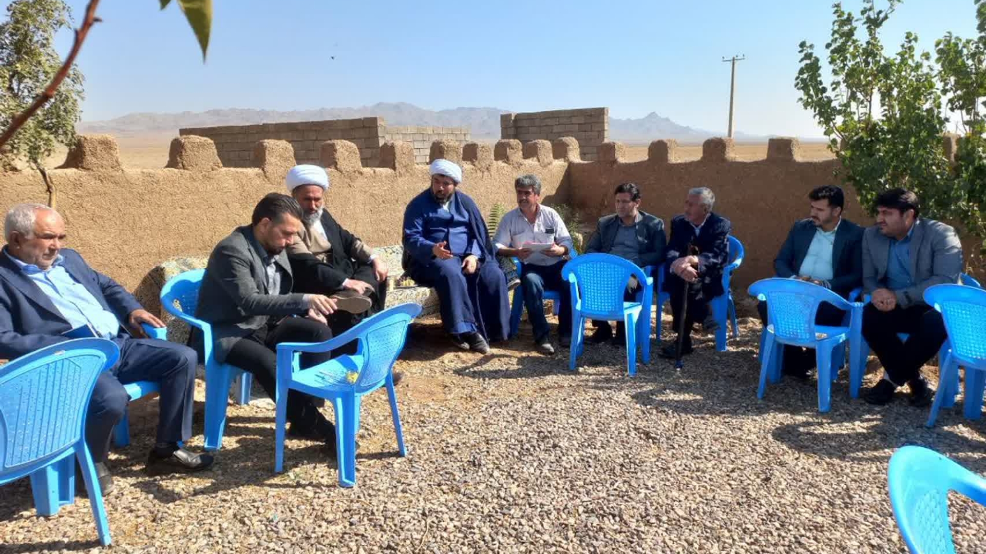 بررسی مشکلات زیرساختی روستای قشلاق سردار در دهگردشی نماینده مجلس و مسئولان شهرستان زرندیه