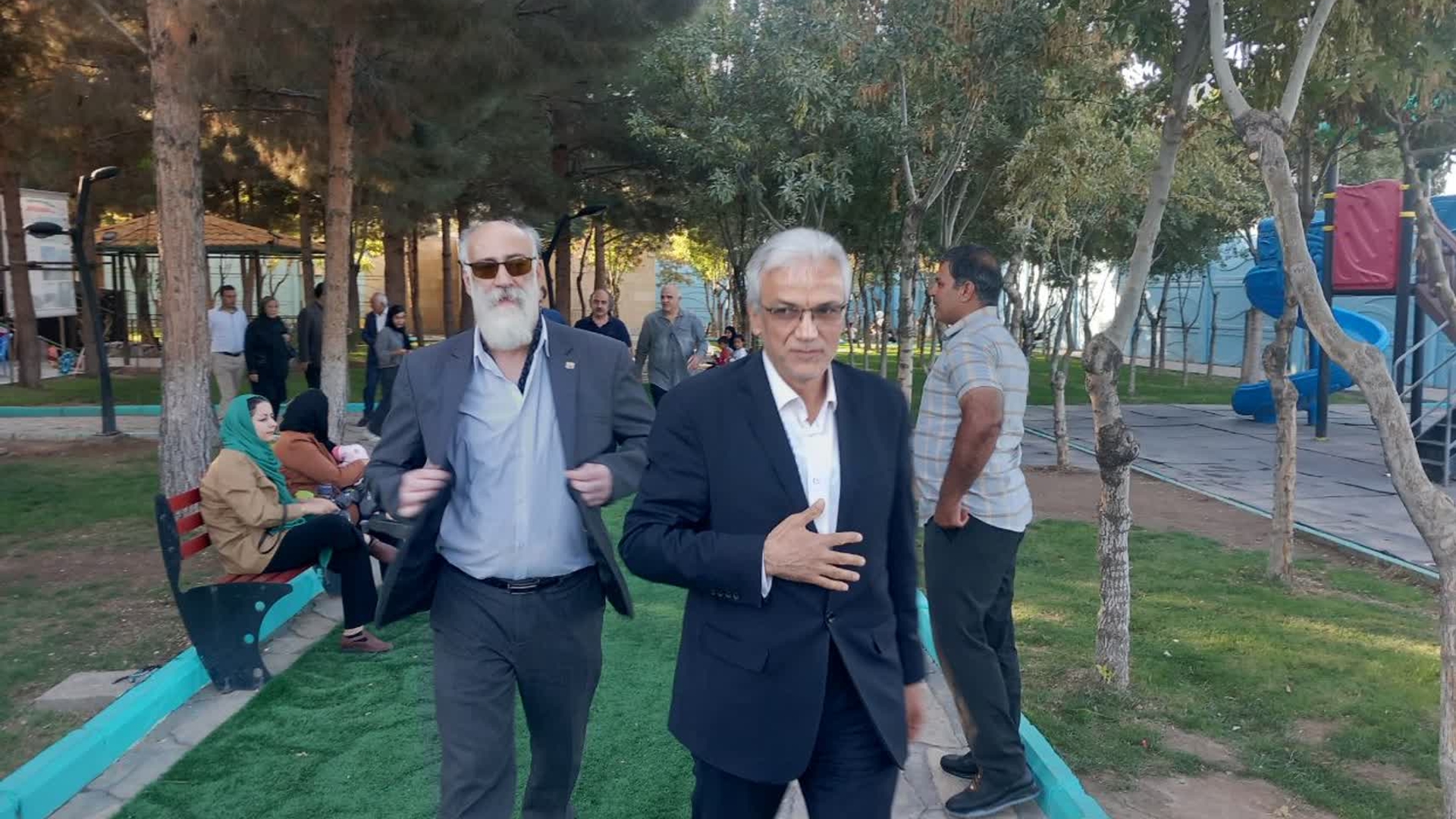 عضو هیئت مدیره شرکت شهرک‌های صنعتی استان سمنان از جشنواره پسته شهرستان زرندیه بازدید کرد