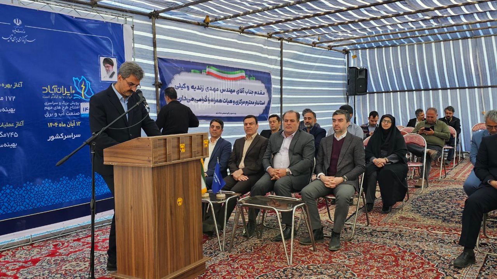 معاون استاندار و فرماندار ساوه گفت: امروز مراسم افتتاح همزمان ۱۷۲ مگاوات نیروگاه خورشیدی در سراسر کشور با حضور ویدیوکنفرانسی رئیس‌جمهور برگزار شد و کلنگ ۷۹۵ مگاوات دیگر به زمین خورد. این دستاوردی است که ظرفیت برق خورشیدی ایران را به ۲۱۰۰ مگاوات رسانده و در کمتر از یک سال، ظرفیت انرژی تجدیدپذیر را دو برابر کرد.
