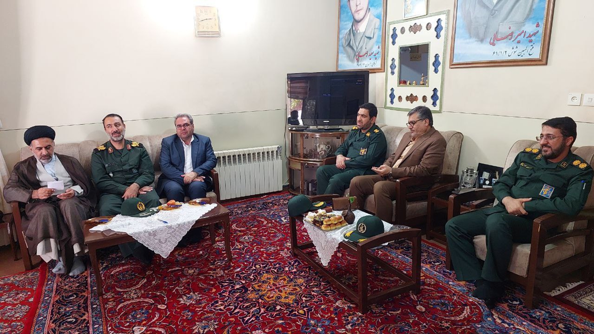 دیدار فرمانده سپاه روح‌الله استان مرکزی با خانواده معزز شهیدان والامقام امیر و سعید رضایی