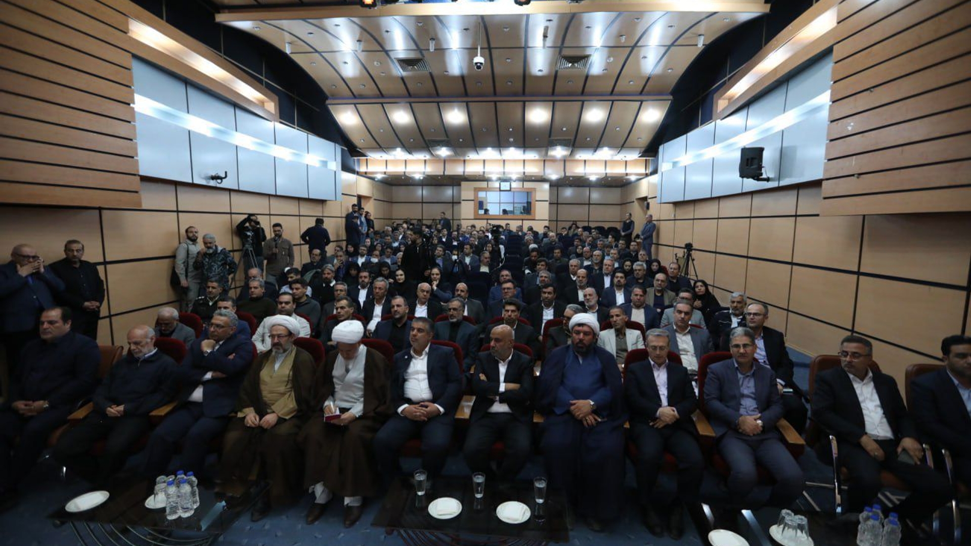 در جلسه شورای اداری مطرح شد.