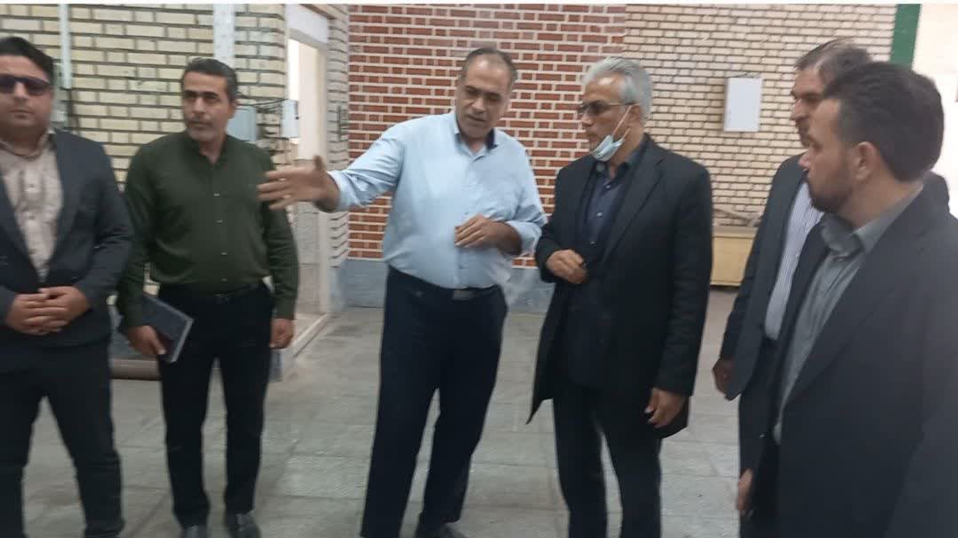 فرماندار زرندیه مشکلات واحد تولیدی شفیعی را بررسی کرد