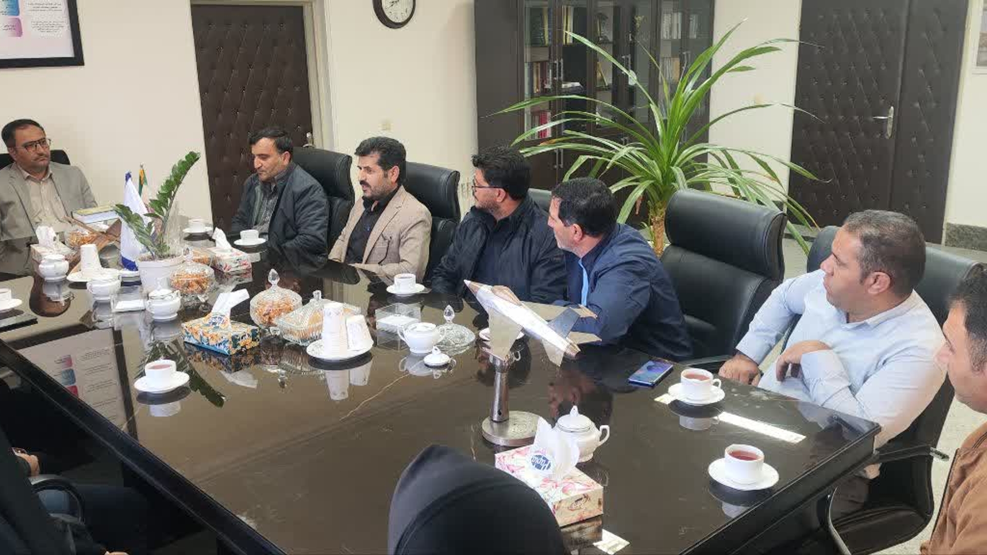 🔘 دیدار بخشدار مرکزی و جمعی از دهیاران بخش مرکزی شهرستان خنداب با فرماندار