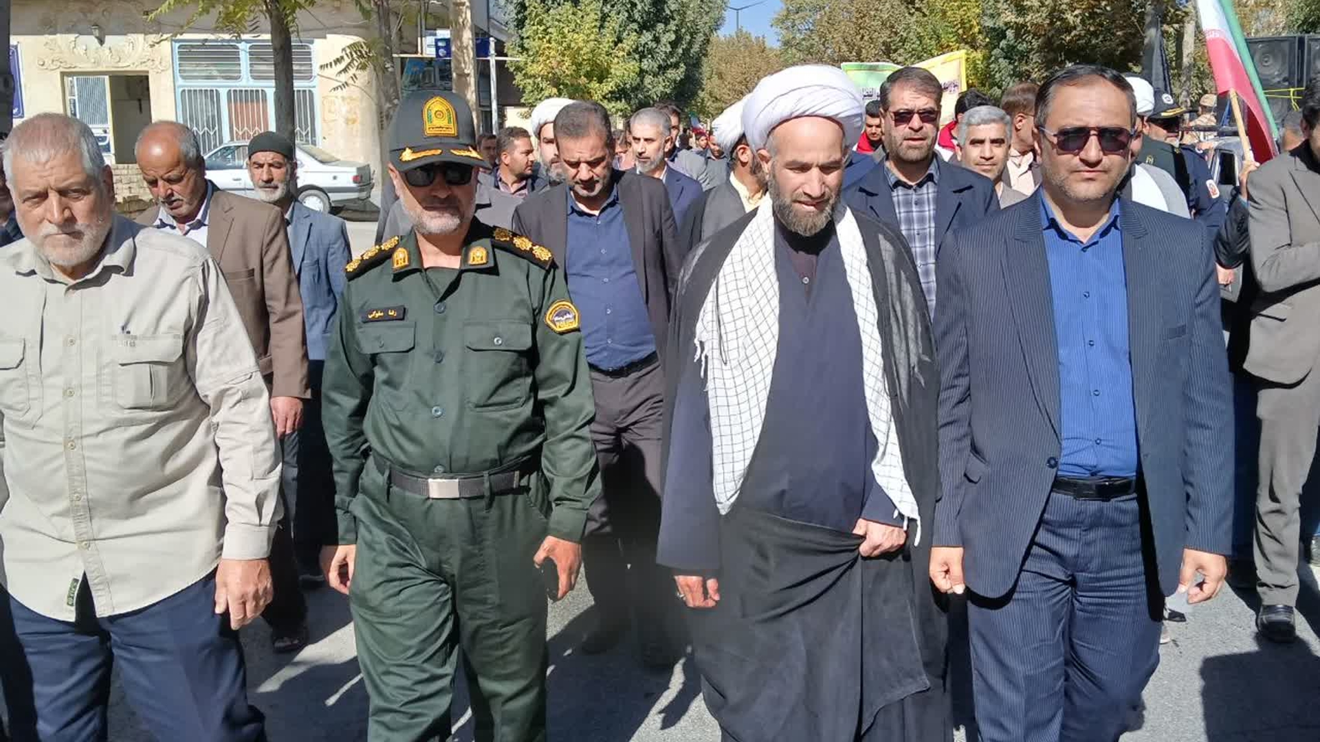 💢 حضور پرشور دانش‌آموزان خنداب در راهپیمایی یوم‌الله ۱۳ آبان