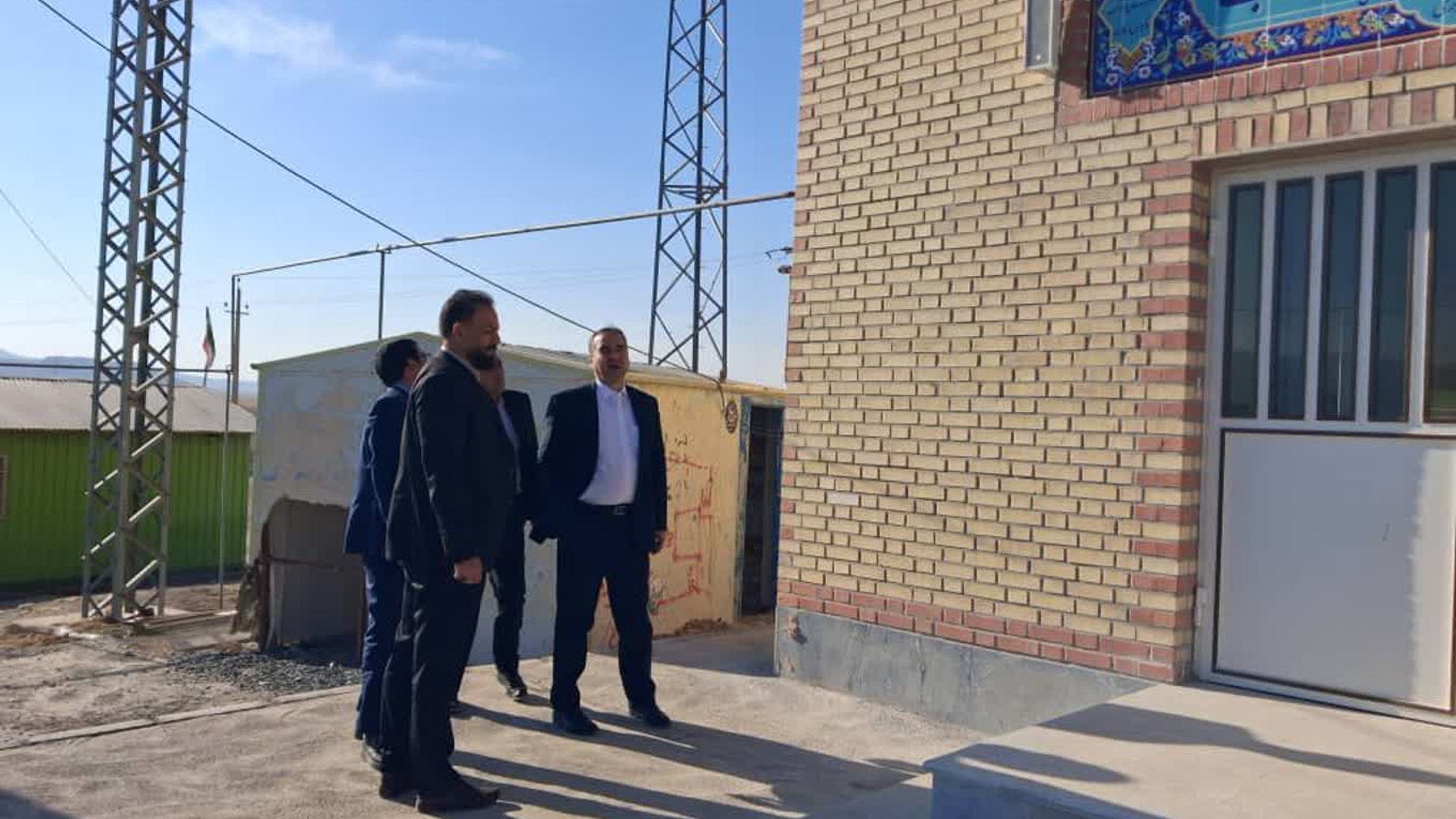 حضور عبدالرضا حاج‌علی‌بیگی فرماندار شهرستان اراک به همراه تعدادی از مدیران دستگاه‌های اجرایی در روستای گاوجلو از توابع بخش ساروق