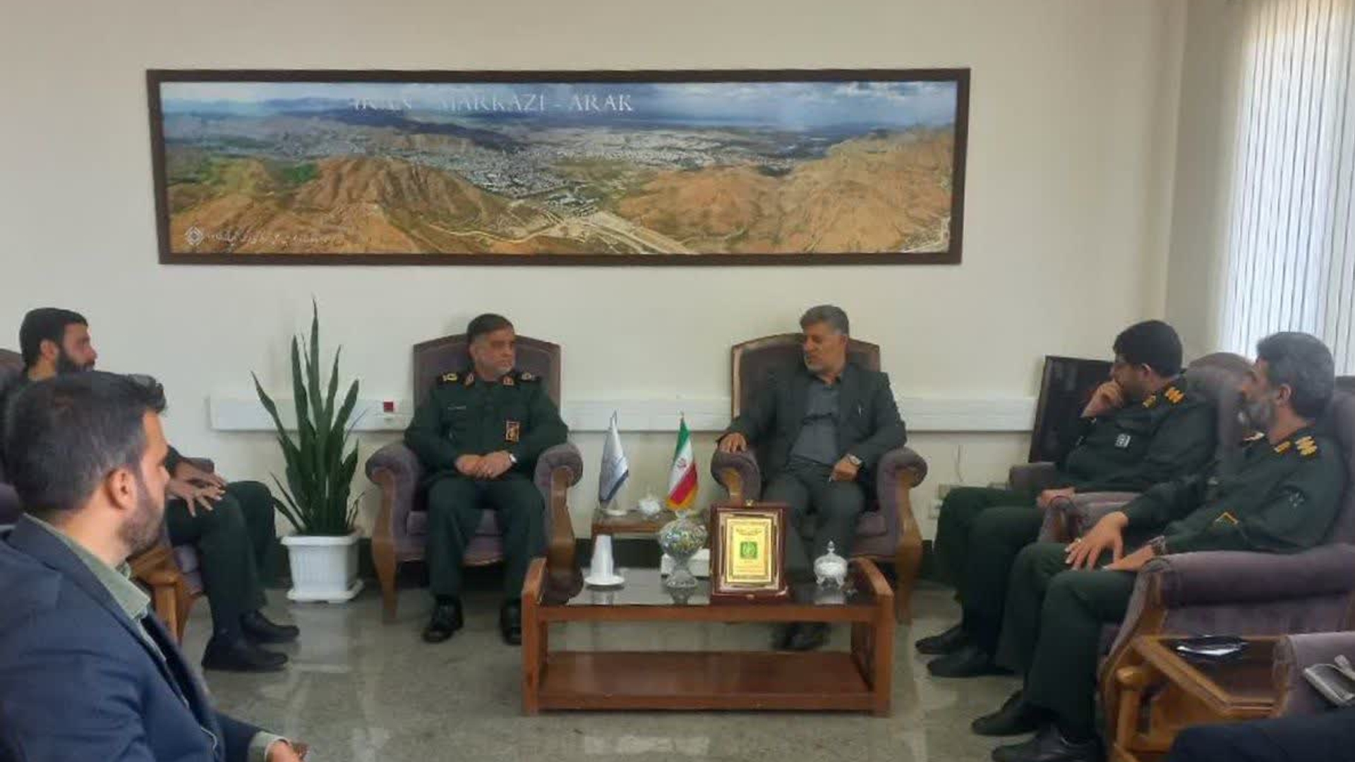 تقدیر دانشکده دافوس سپاه از معاون سیاسی، امنیتی و اجتماعی استانداری مرکزی