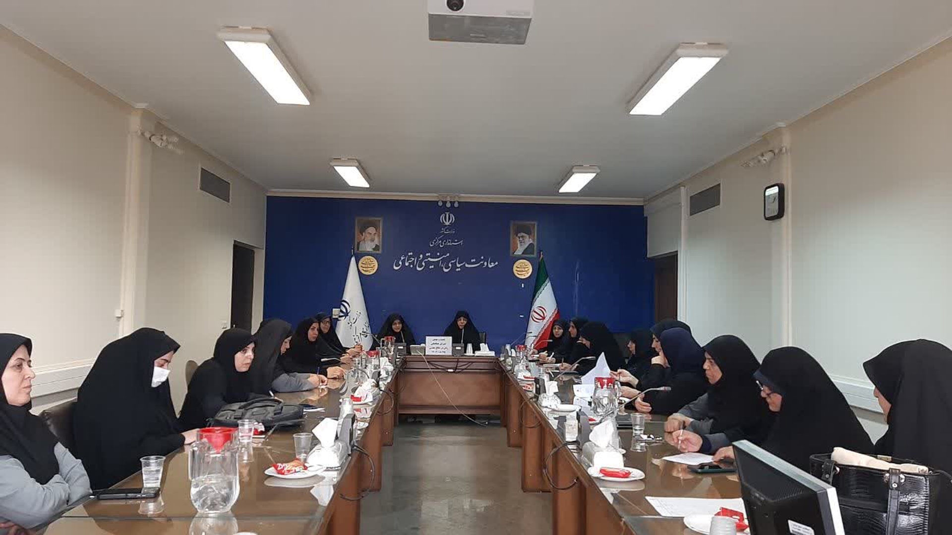 شصت و نهمین جلسه شورای هماهنگی زنان دردفاع مقدس به ریاست مفتح زاده مدیرکل امور زنان وخانواده استانداری پیرامون برنامه ریزی و هماهنگی پیرامون سیزدهمین همایش اسوه های صبرومقاومت که در۱۹ آذر سال جاری برگزارمی گردد باحضور اعضای جلسه برگزارشد .

یکشنبه ۲۵آبان ۱۴۰۴