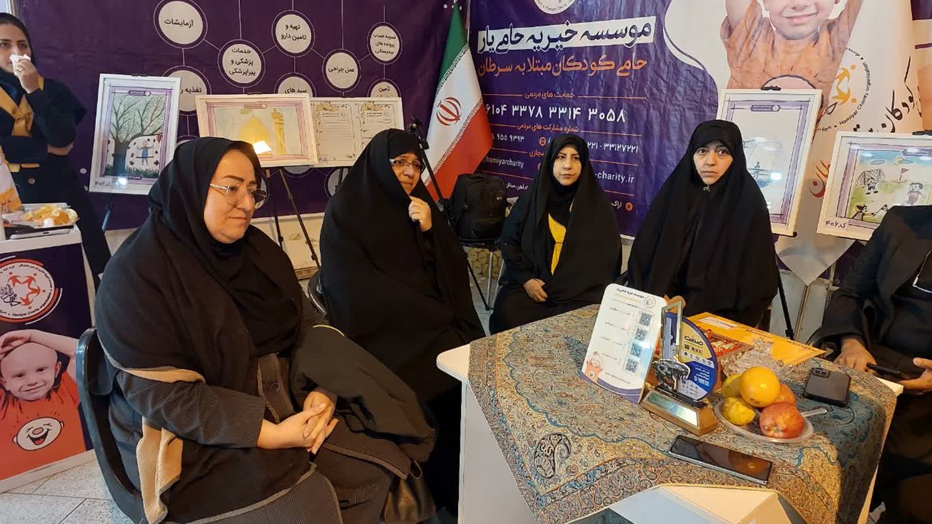مفتح زاده مدیرکل بانوان استانداری مرکزی ضمن بازدیدازنمایشگاه صنعت به گفتگو باکارآفرینان وبانوان فعال  درحوزه صنعت پرداخت؛ طی این بازدید کارافرینان بانو به معرفی کسب وکارهای خود پرداختند.شایان ذکر است مفتح زاده ضمن بازدیدازغرفه های شرکت هایی که دارای نیرو بانوبودند.بامدیر عاملان این شرکت هادر خصوص بانوان مذاکراتی داشت.همچنین پیرامون آرامش مادران خصوصادارای فرزند  درمحیط کار تاکید کرد.درپایان این بازدیدنیز به صورت ویژه ازغرفه حامی یارغرفه خیریه کودکان سرطانی بازدید و نشست صمیمی صورت گرفت.این نمایشگاه درمحل دائمی بین المللی غرب کشور در اراک برگزار شد.


یکشنبه ۲۵آبان ۱۴۰۴