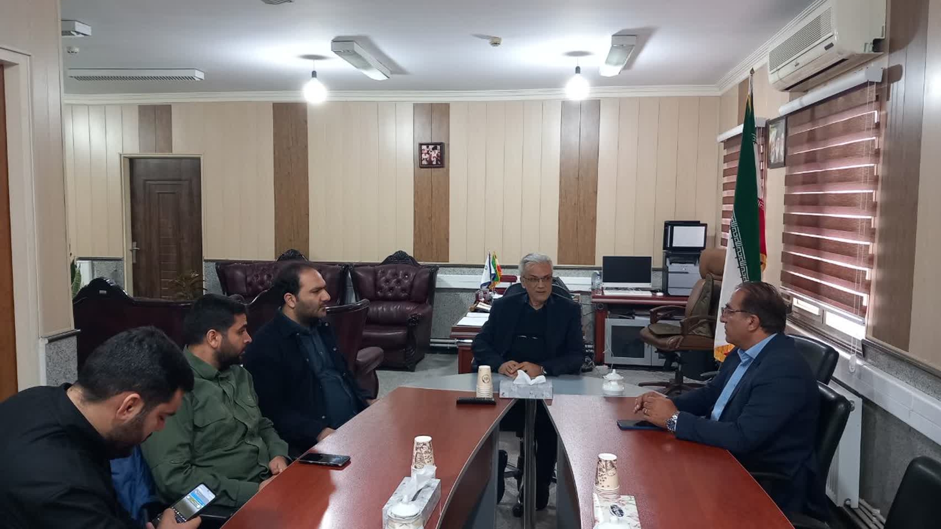 فرماندار زرندیه در جلسه ویژه مشکلات و زمان‌بندی بازار روز مامونیه را بررسی کرد