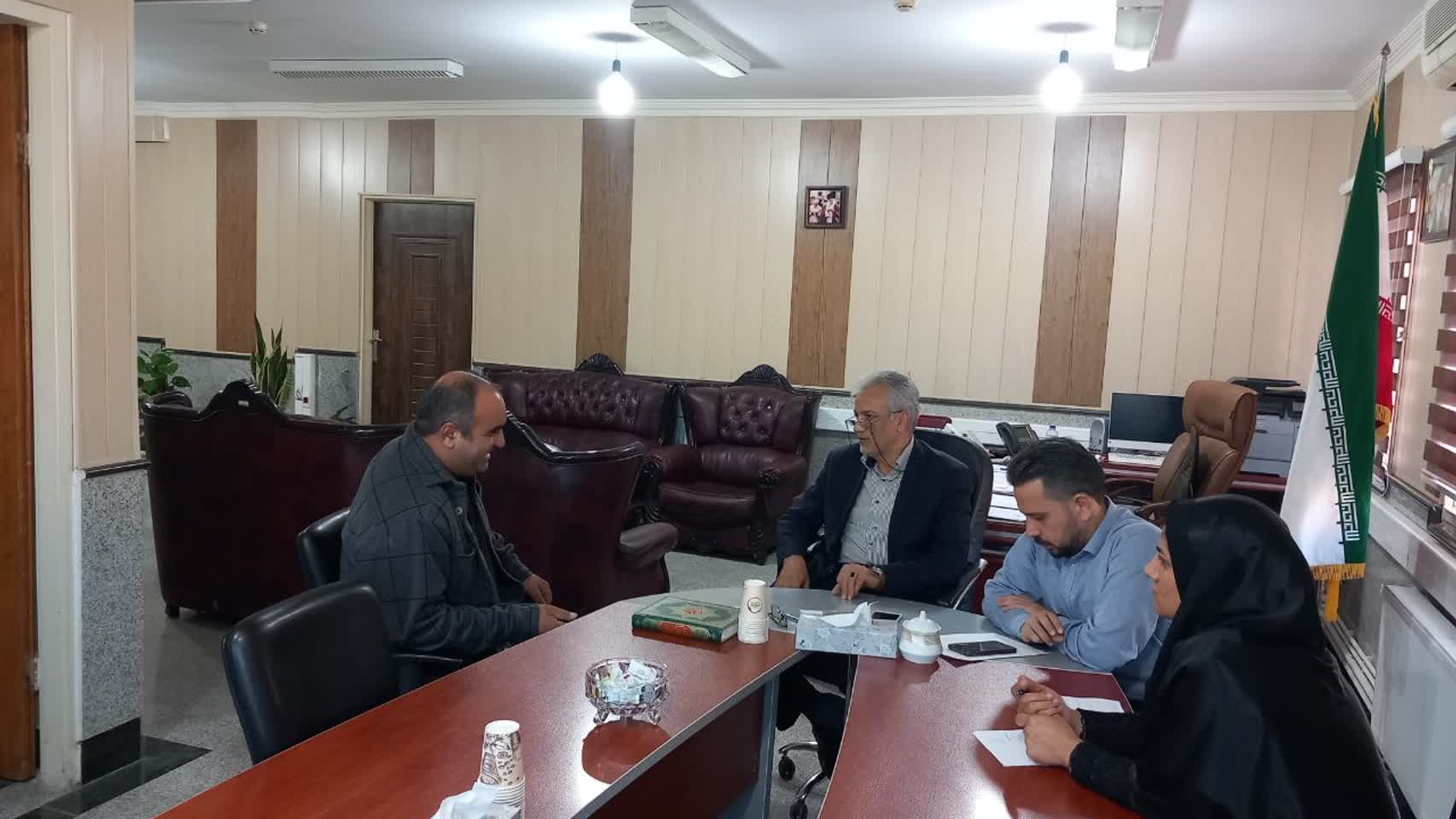 فرماندار زرندیه در دیدار چهره به چهره با شهروندان، دستورات لازم برای پیگیری مسائل را صادر کرد