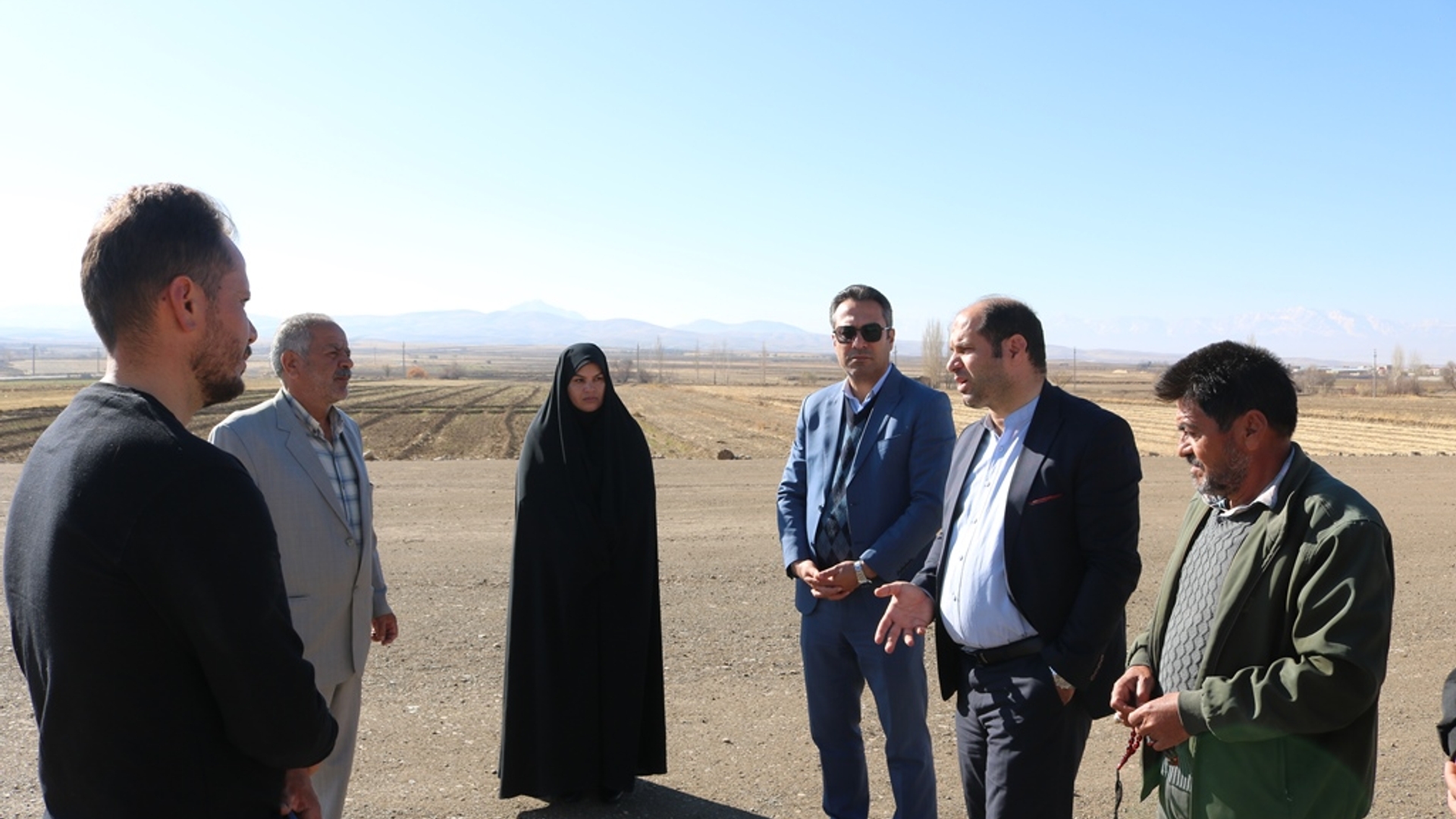 فرماندار و نماینده مردم خمین از تعدادی از پروژه عمرانی روستای چهارچشمه بازدید کردند