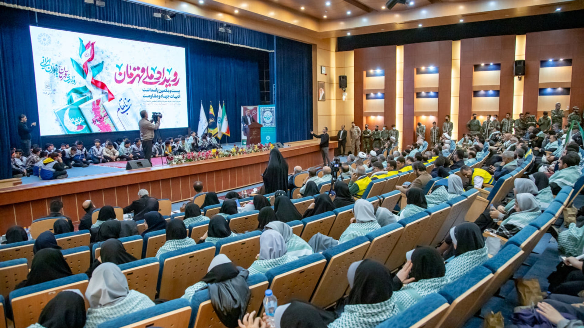 تاکید استاندار مرکزی بر لزوم تسلط جوانان به دانش روز در مسیر استکبارستیزی
