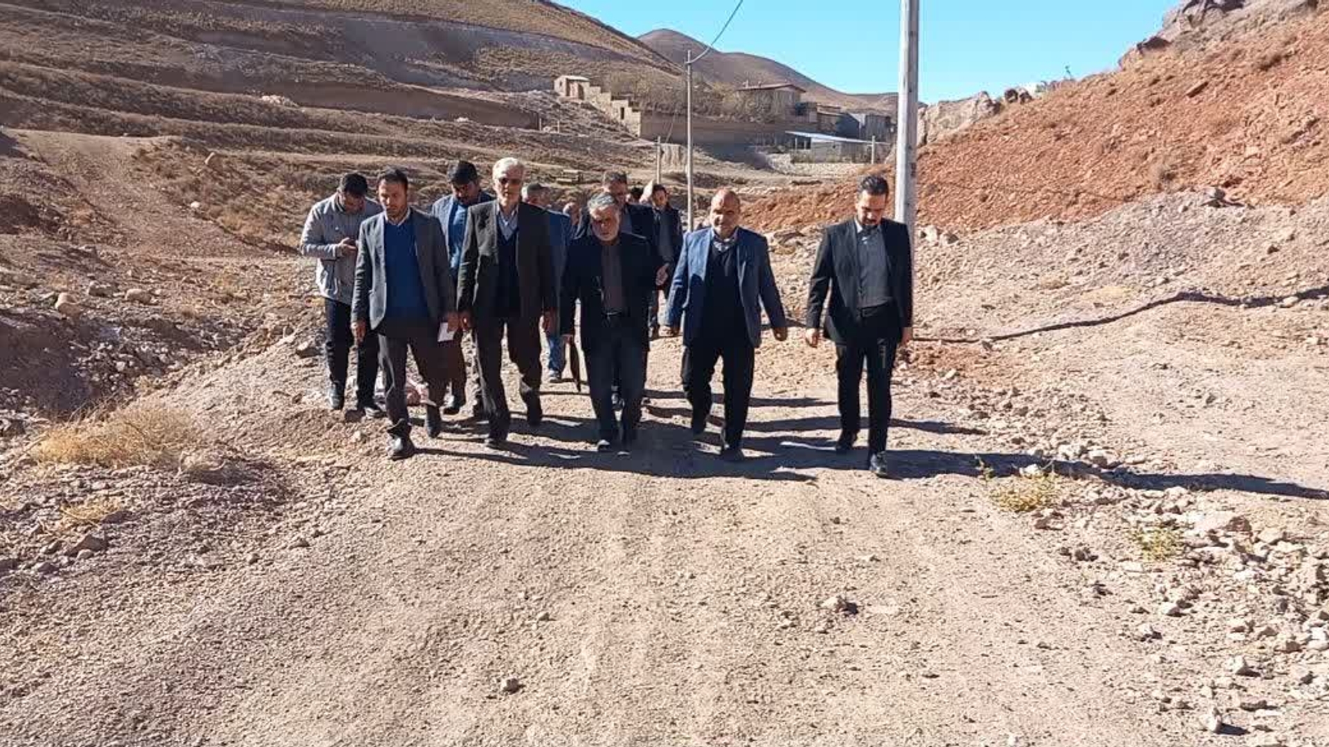 بازدید میدانی فرماندار و مسئولان شهرستان زرندیه از روستاهای وسمق‌بند امیر و بلوبند